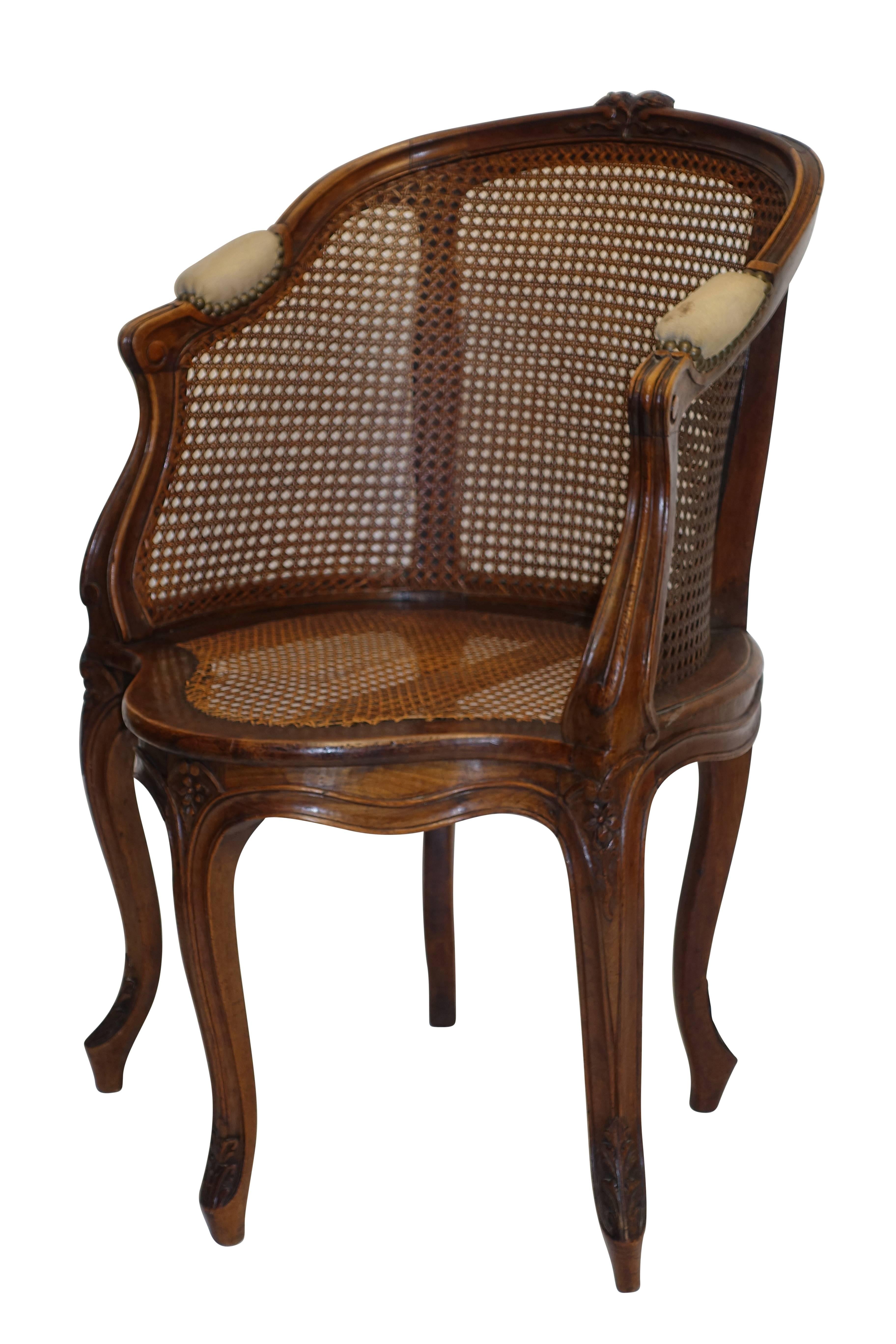 Louis XVI Style Carved Walnut Desk or Vanity Chair, French, circa 1880 In Excellent Condition In San Francisco, CA