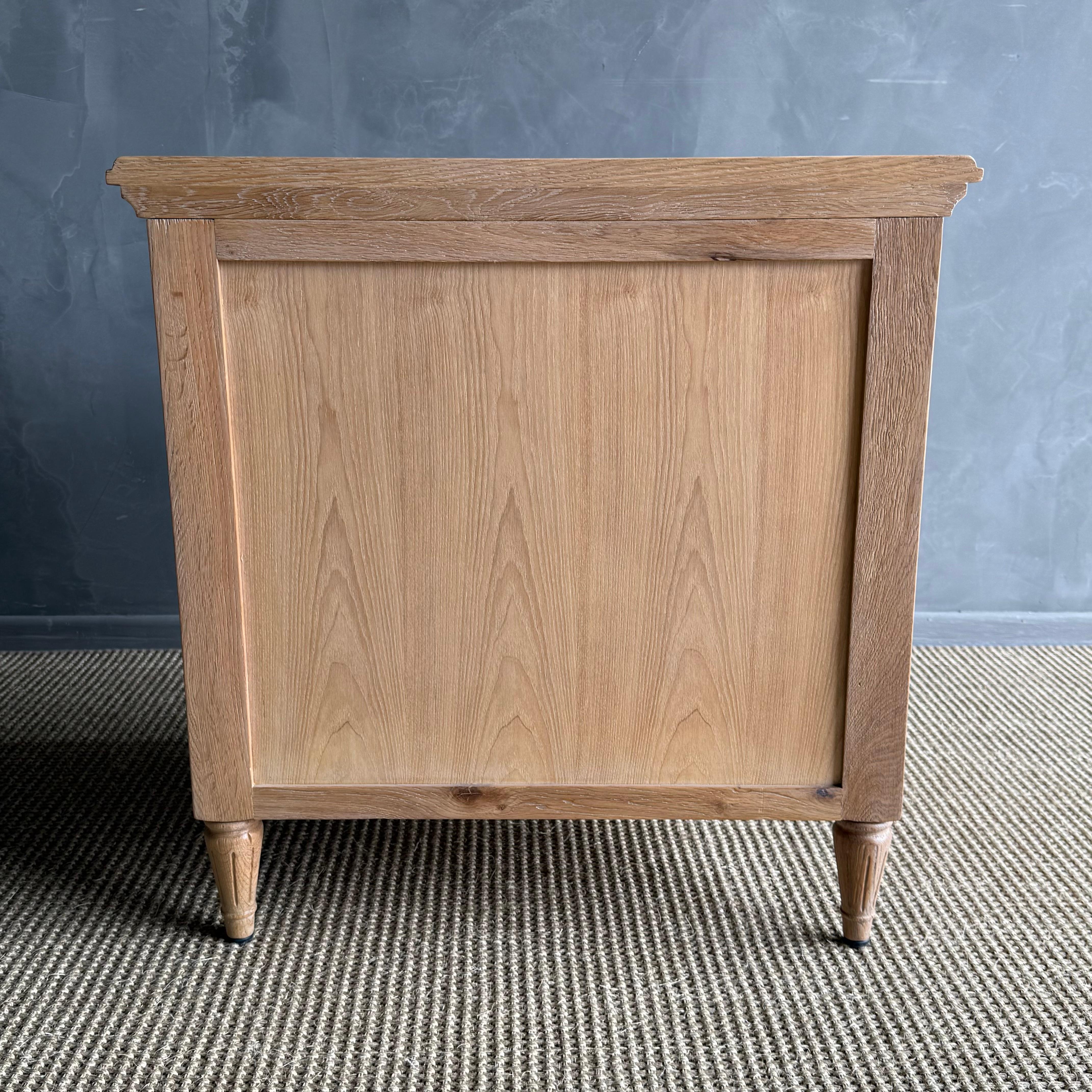 Louis XVI Style Carved White Oak Nightstand with 3 drawers en vente 6