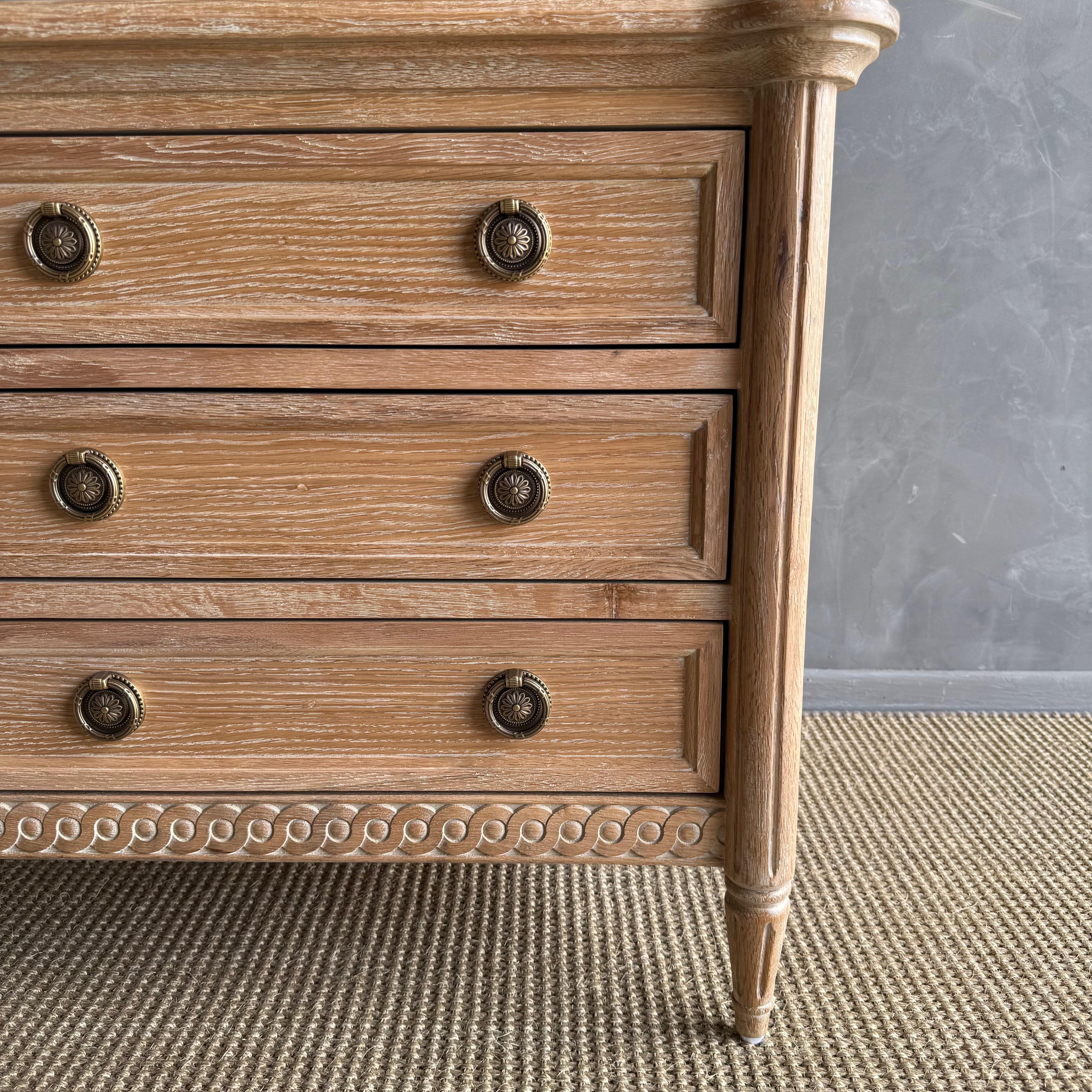Louis XVI Style Carved White Oak Nightstand with 3 drawers en vente 7