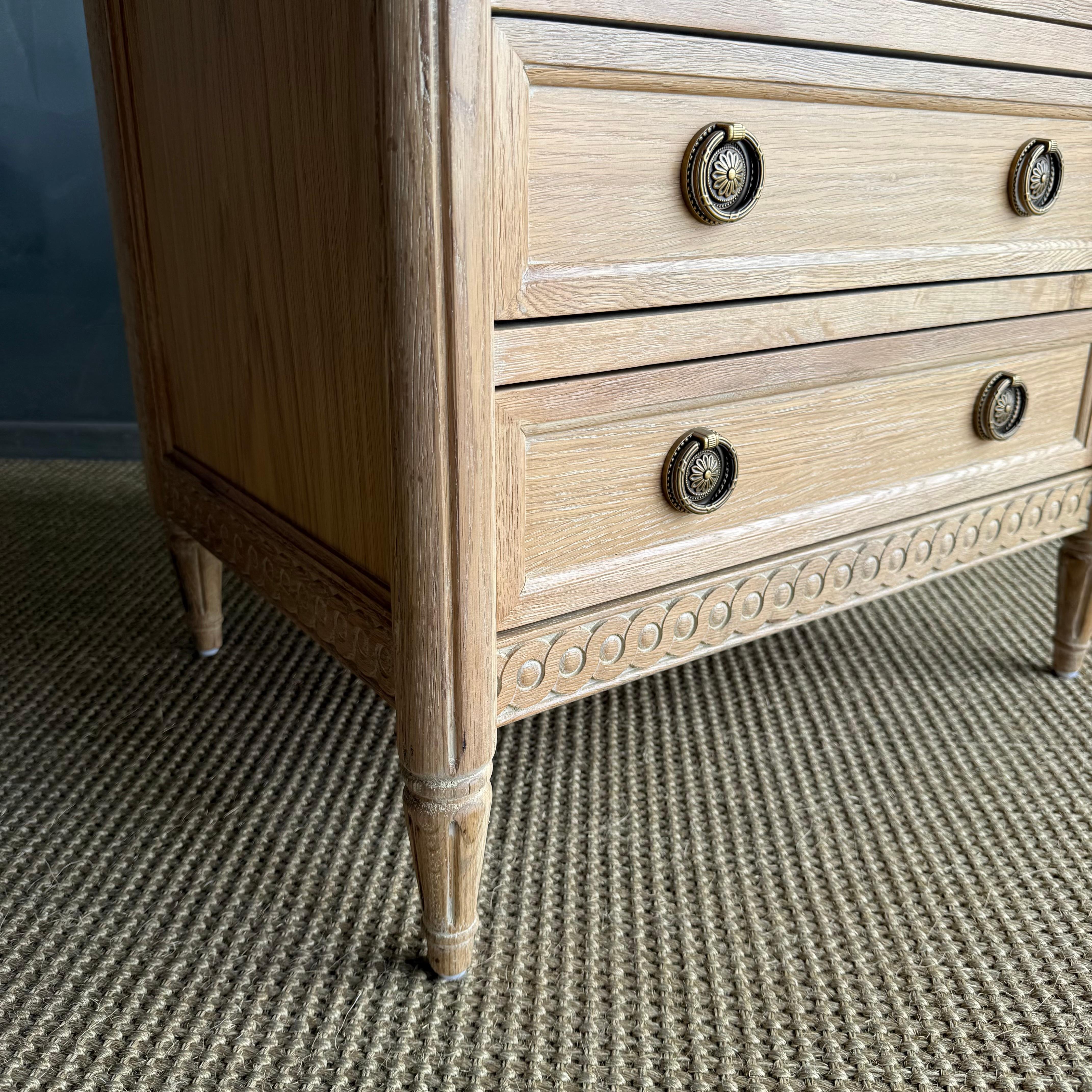 Louis XVI Style Carved White Oak Nightstand with 3 drawers en vente 8