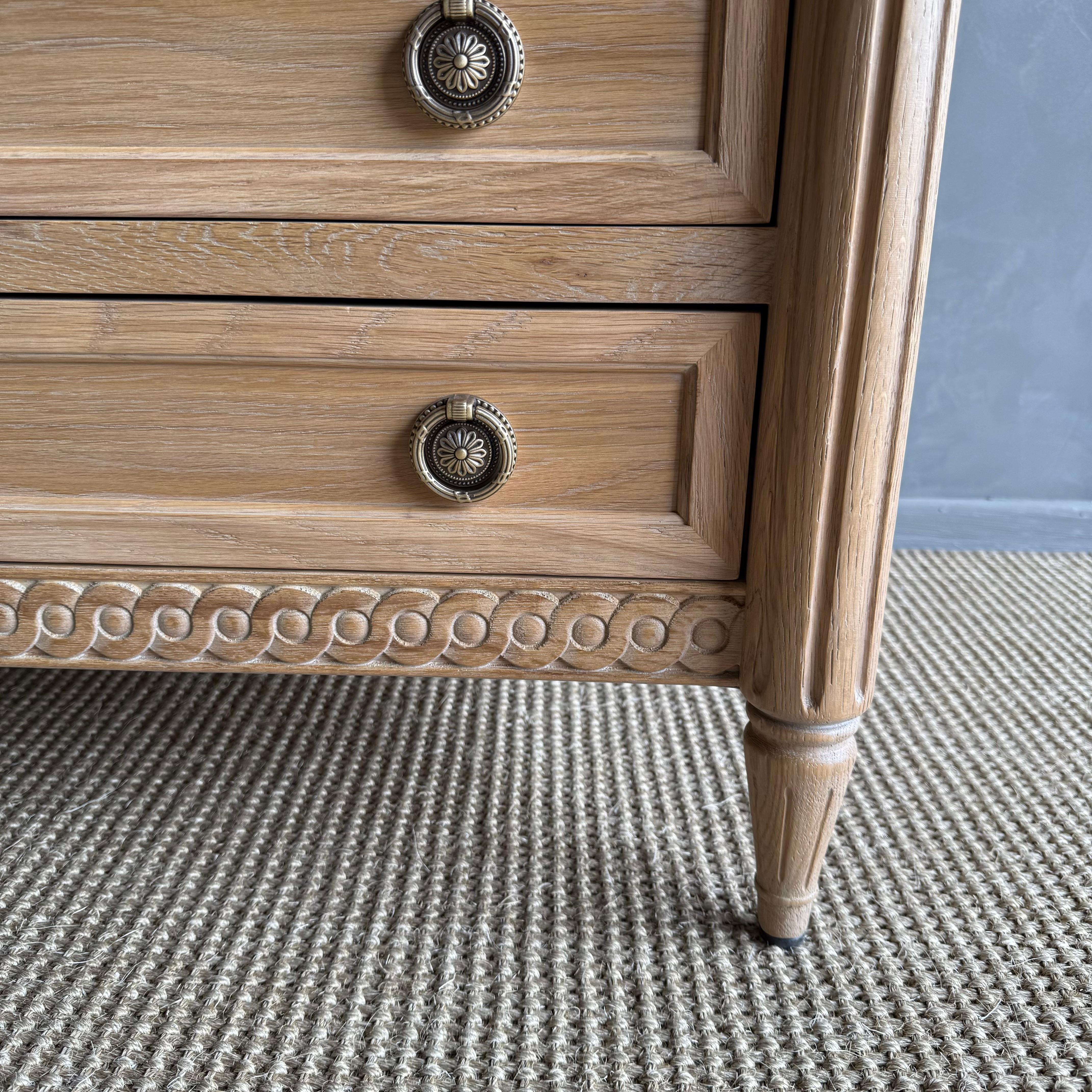 XXIe siècle et contemporain Louis XVI Style Carved White Oak Nightstand with 3 drawers en vente