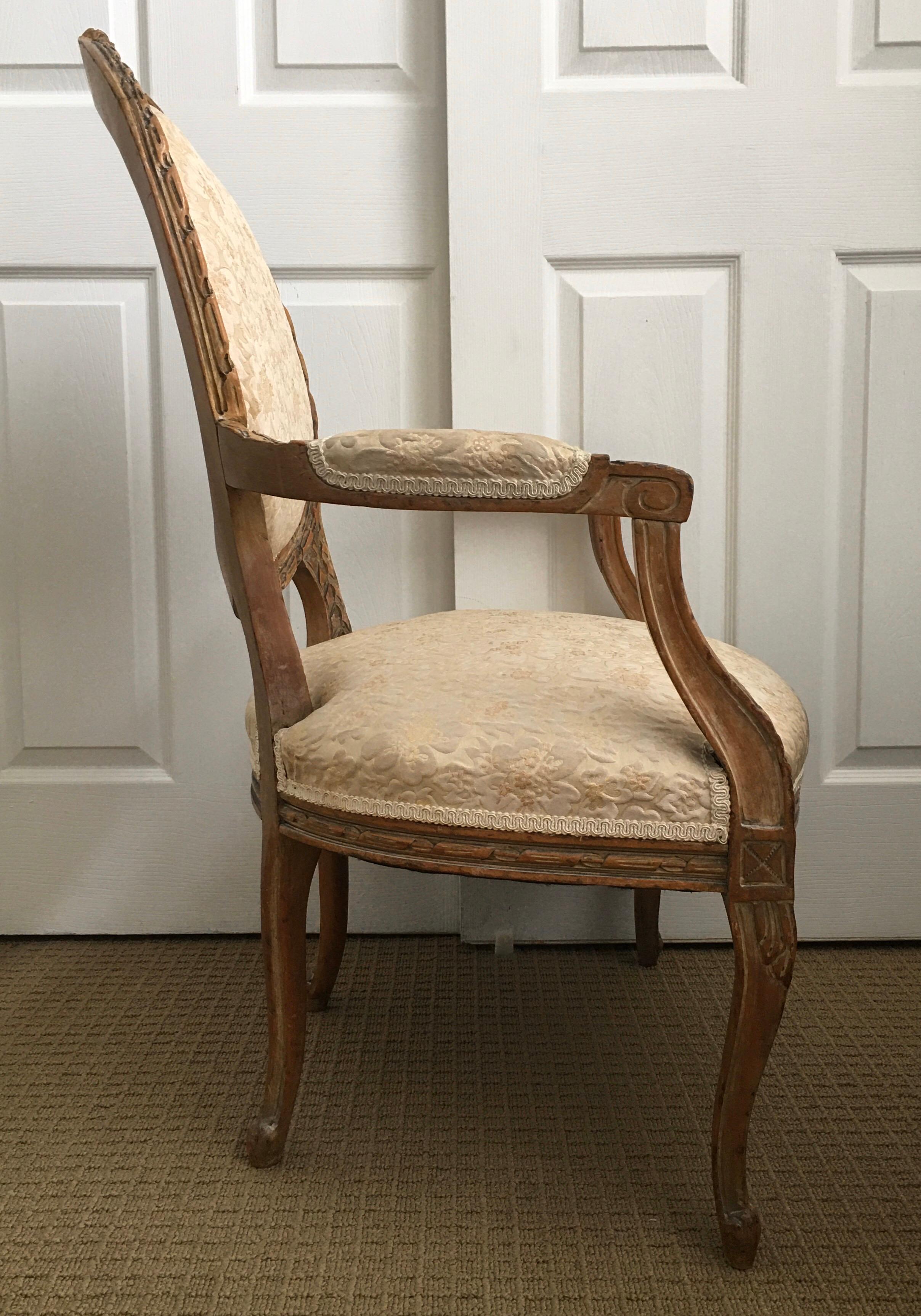 Louis XVI Style Carved Wood Fauteuil Accent Armchair In Good Condition In Lambertville, NJ