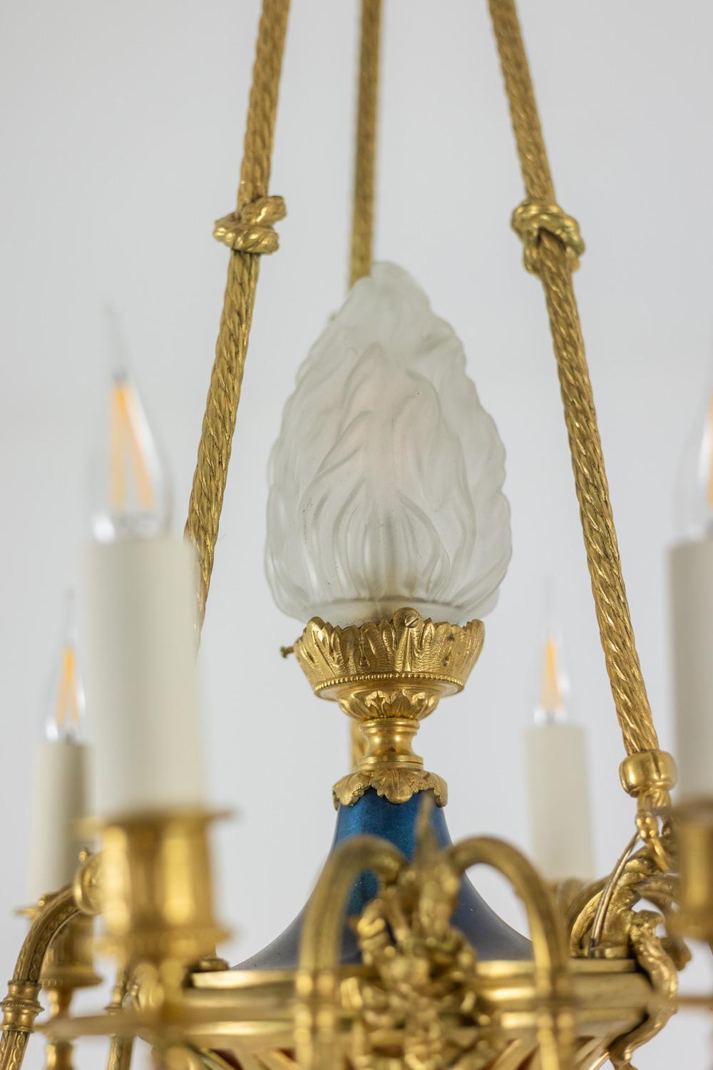 Louis XVI style chandelier in gilded bronze. Circa 1900. For Sale 5