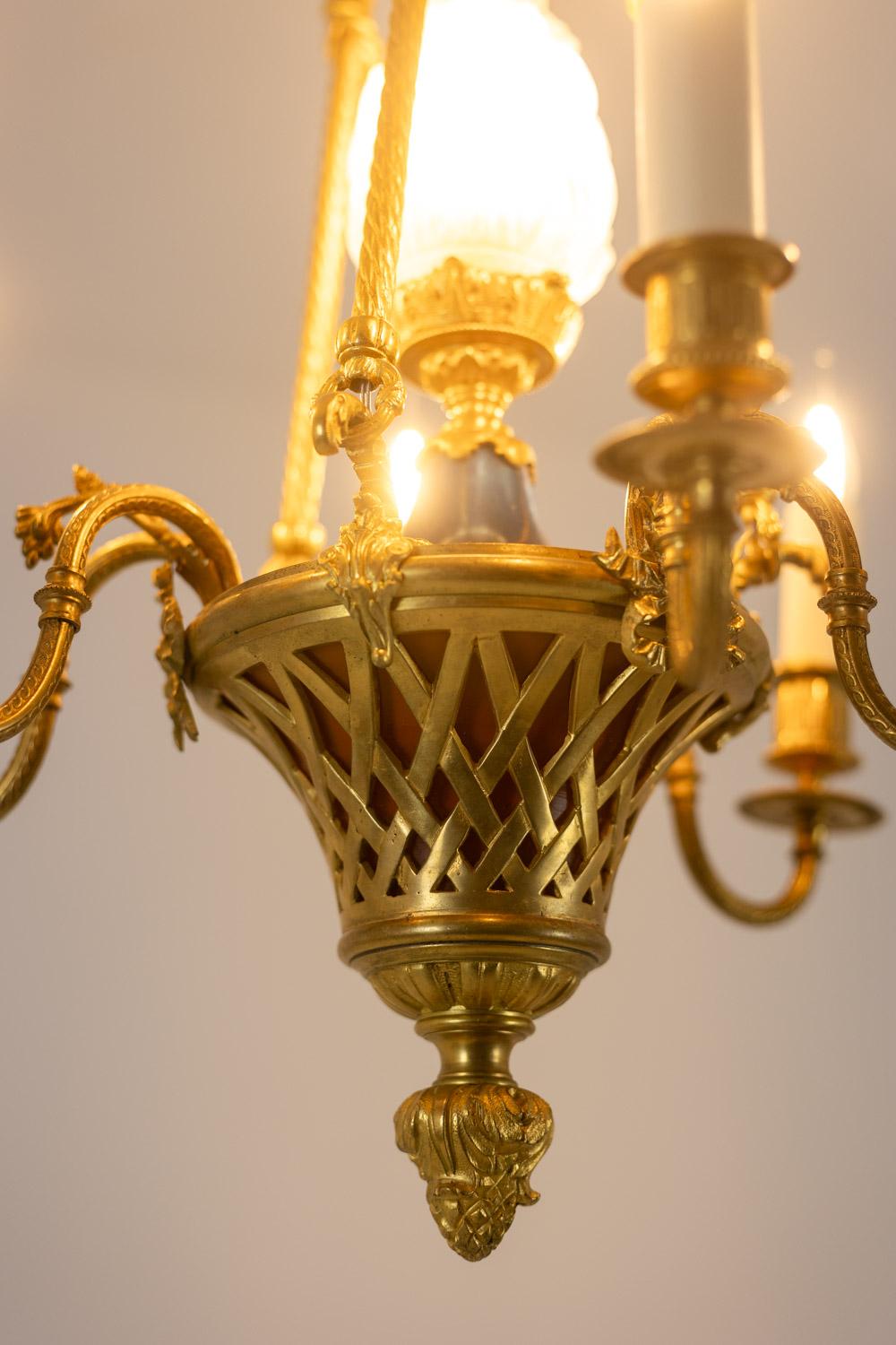 Louis XVI style chandelier in gilded bronze. Circa 1900. For Sale 6