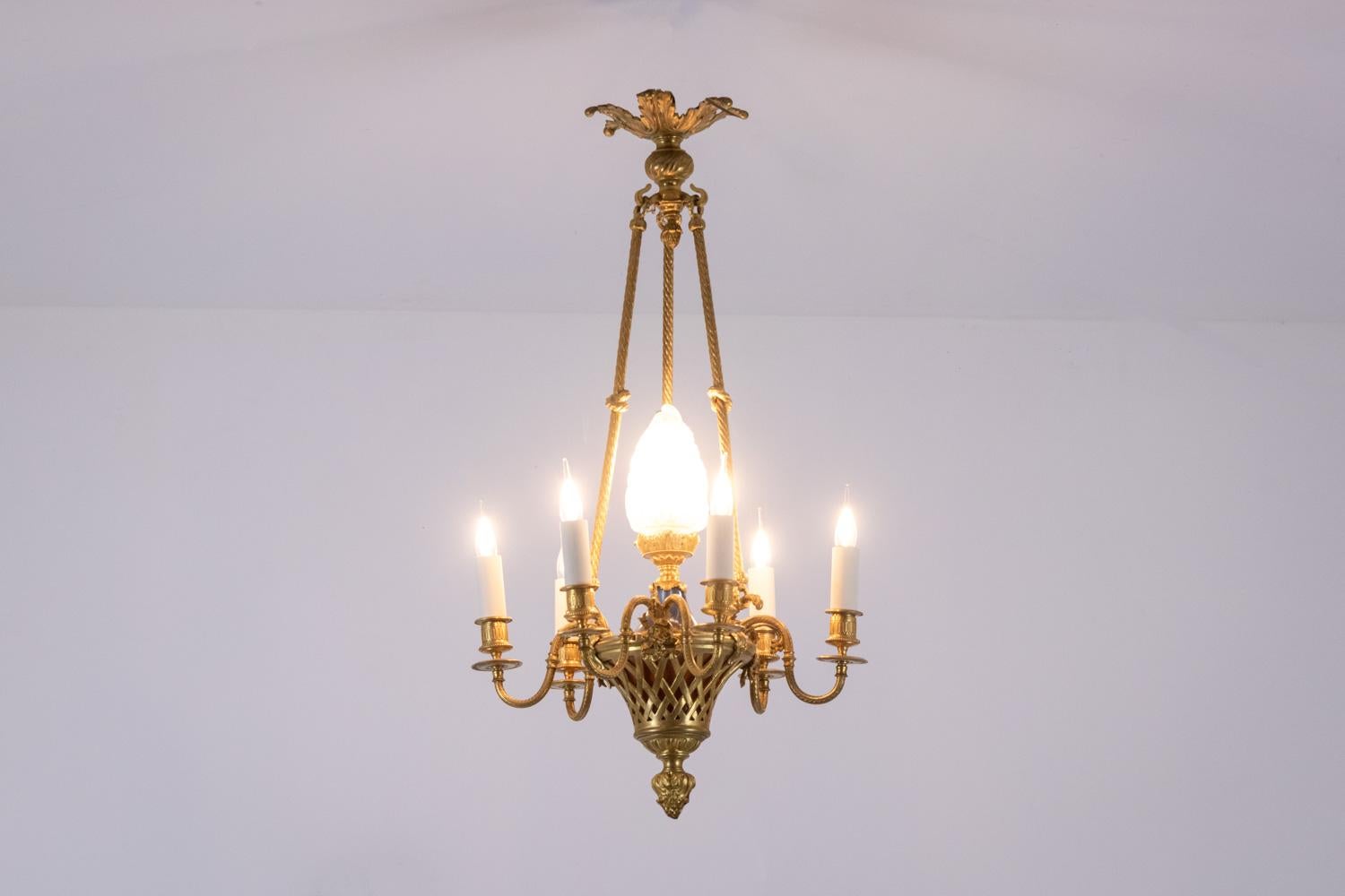Louis XVI style chandelier in gilded bronze. Circa 1900. For Sale 7