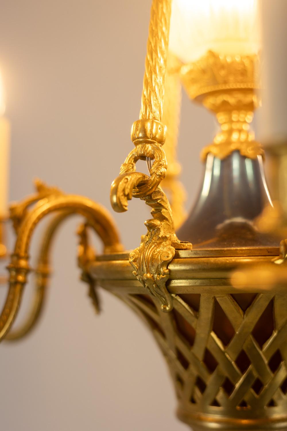 Louis XVI style chandelier in gilded bronze. Circa 1900. For Sale 1