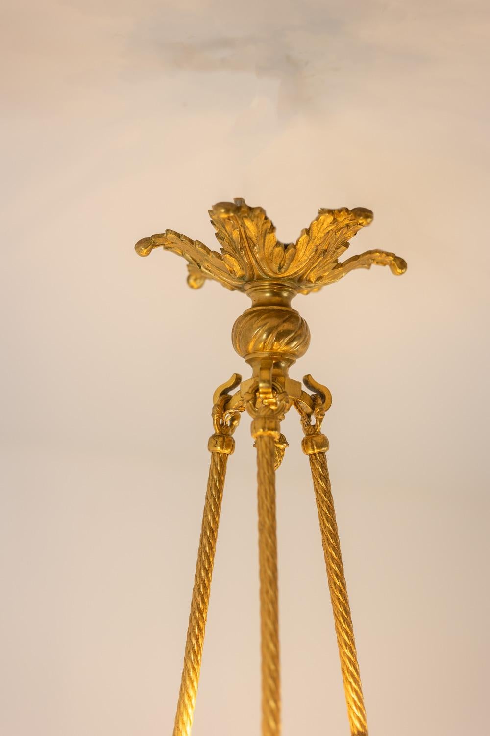 Louis XVI style chandelier in gilded bronze. Circa 1900. For Sale 3