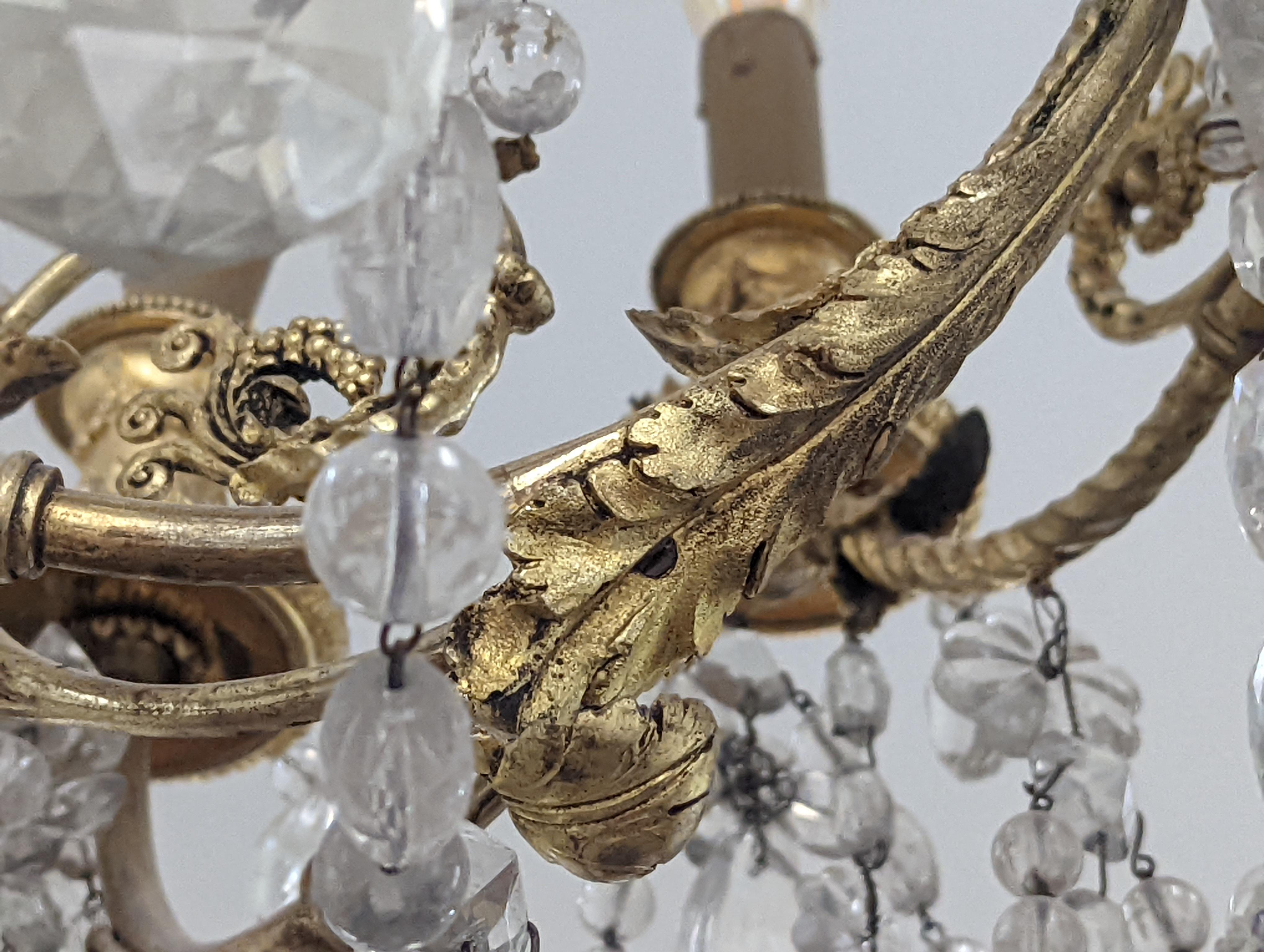 Kronleuchter im Louis-XVI.-Stil aus vergoldeter Bronze und Kristallen, verziert mit Widderköpfen im Angebot 6