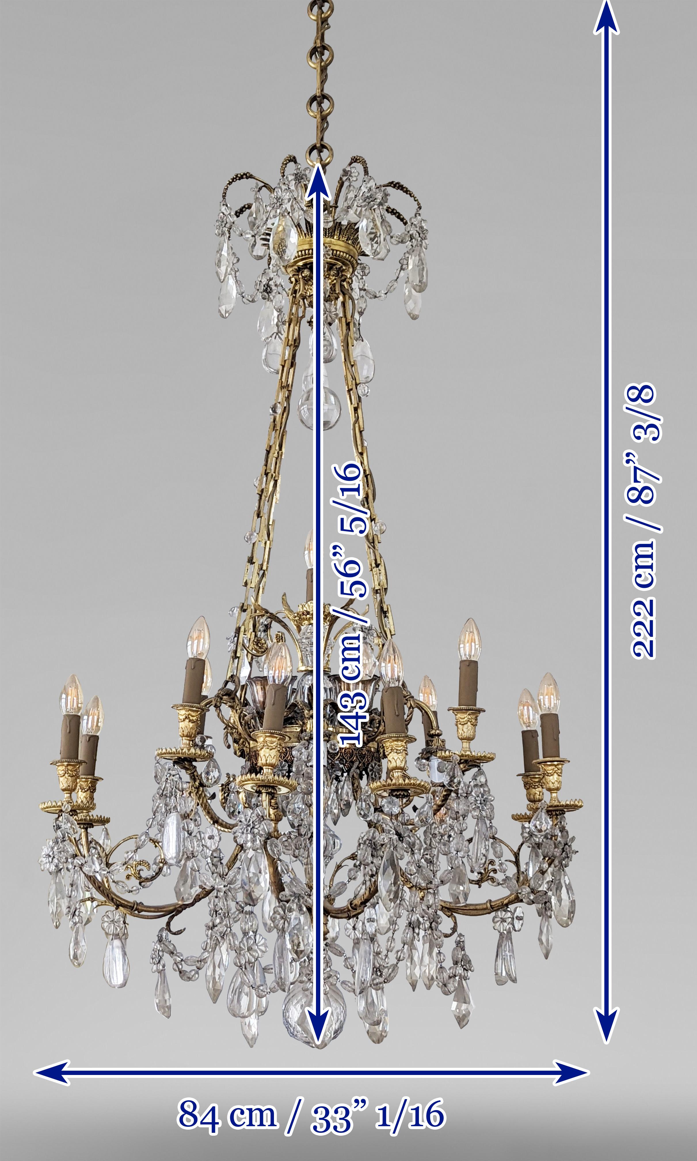 Kronleuchter im Louis-XVI.-Stil aus vergoldeter Bronze und Kristallen, verziert mit Widderköpfen im Angebot 12
