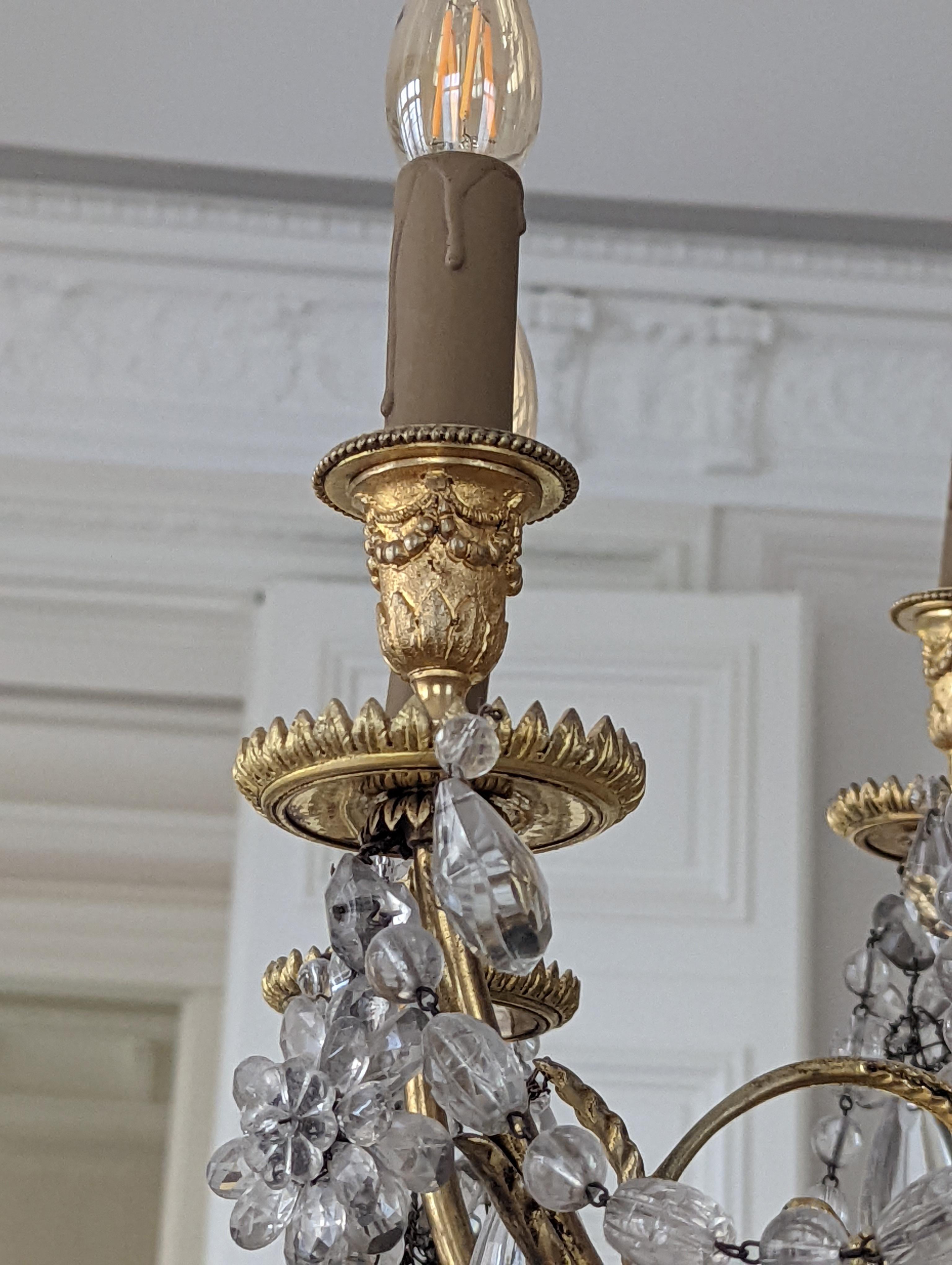 Kronleuchter im Louis-XVI.-Stil aus vergoldeter Bronze und Kristallen, verziert mit Widderköpfen im Angebot 2