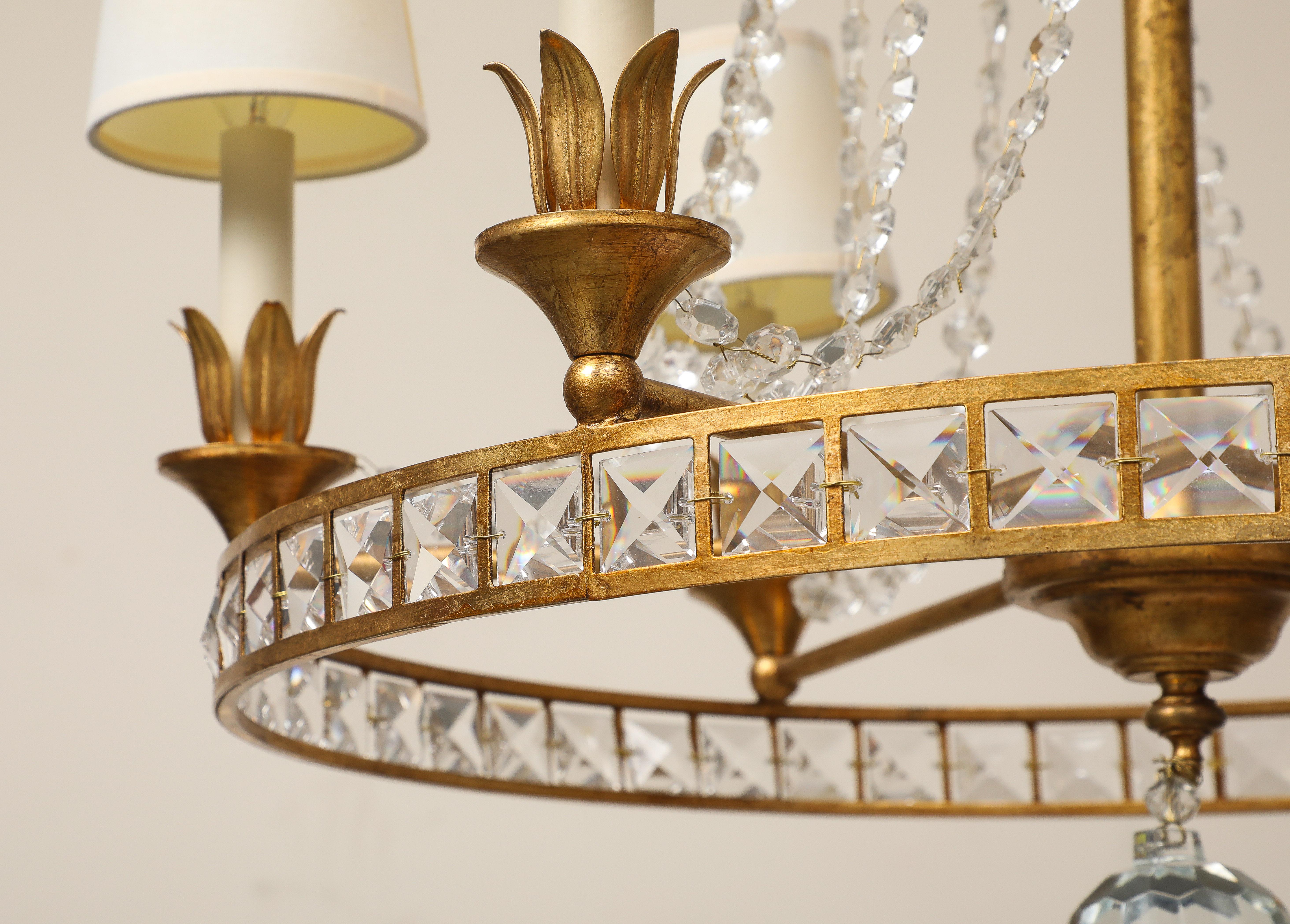 Lámpara de araña estilo Luis XVI con marco de hierro dorado, Finales S. XIX Francia en Bueno estado para la venta en Chicago, IL