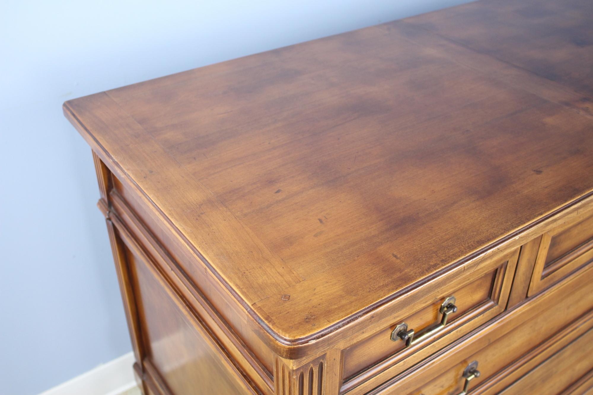 XXI secolo e contemporaneo Commode o cassettiera in ciliegio in stile Luigi XVI