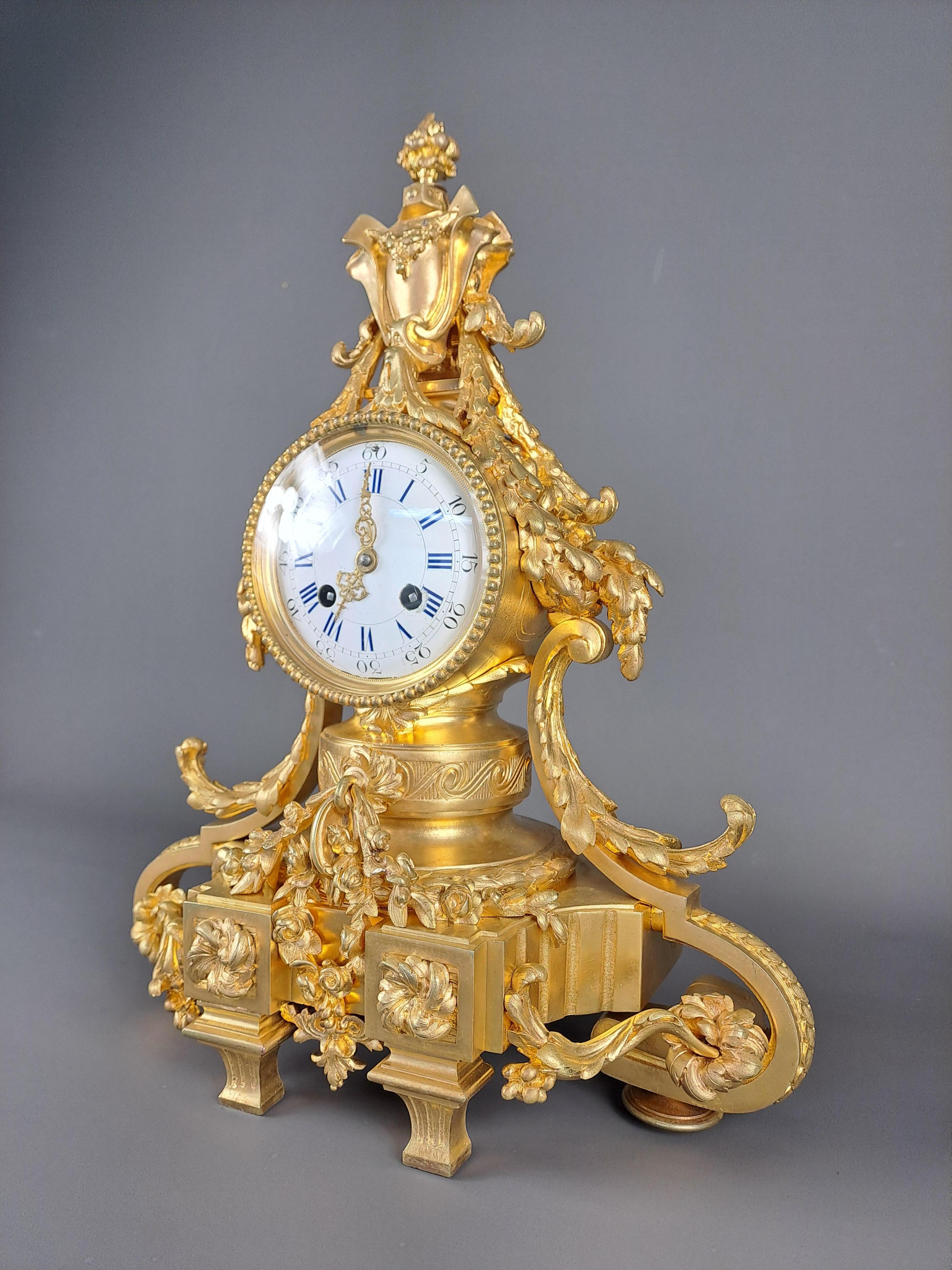 Louis XVI Style Clock In Gilt Bronze In Good Condition In BARSAC, FR
