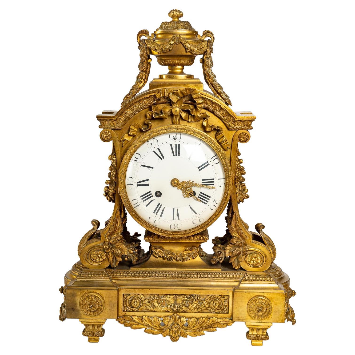Uhr im Louis-XVI-Stil des XIX. Jahrhunderts im Angebot