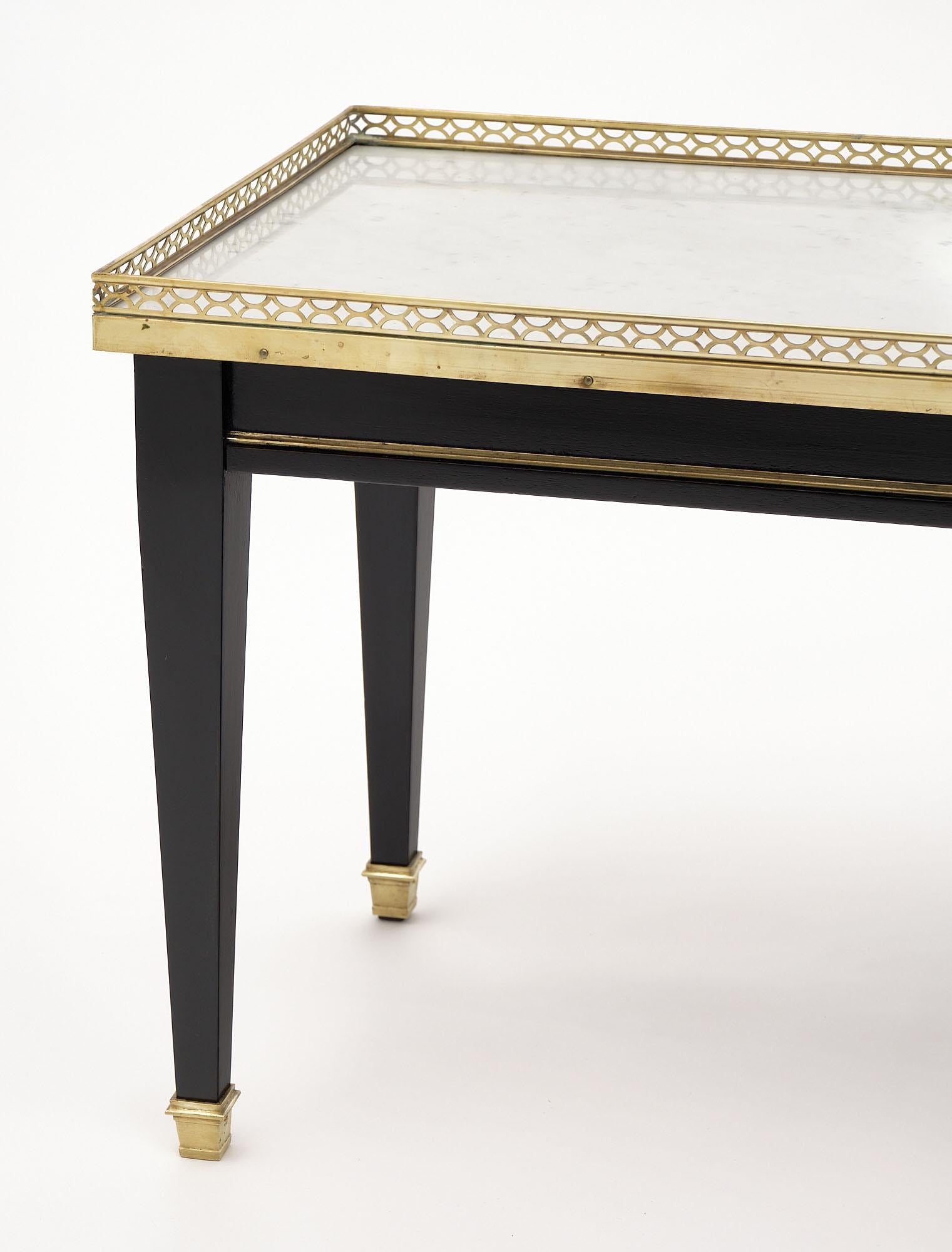 Ébénisé Table basse de style Louis XVI en vente