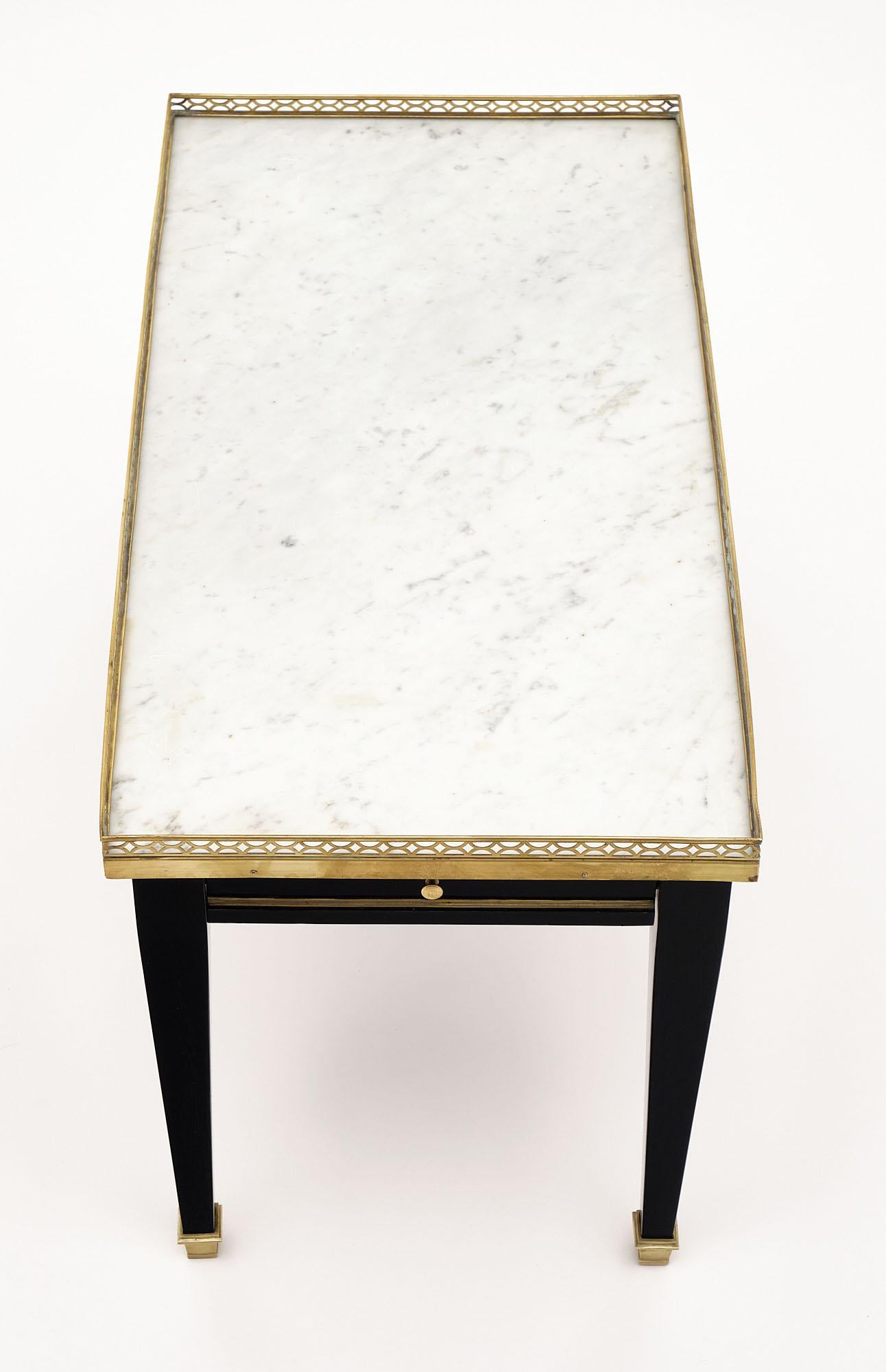 Laiton Table basse de style Louis XVI en vente