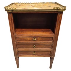 Table basse de style Louis XVI en noyer, plateau en marbre blanc de Carrare, 19e siècle