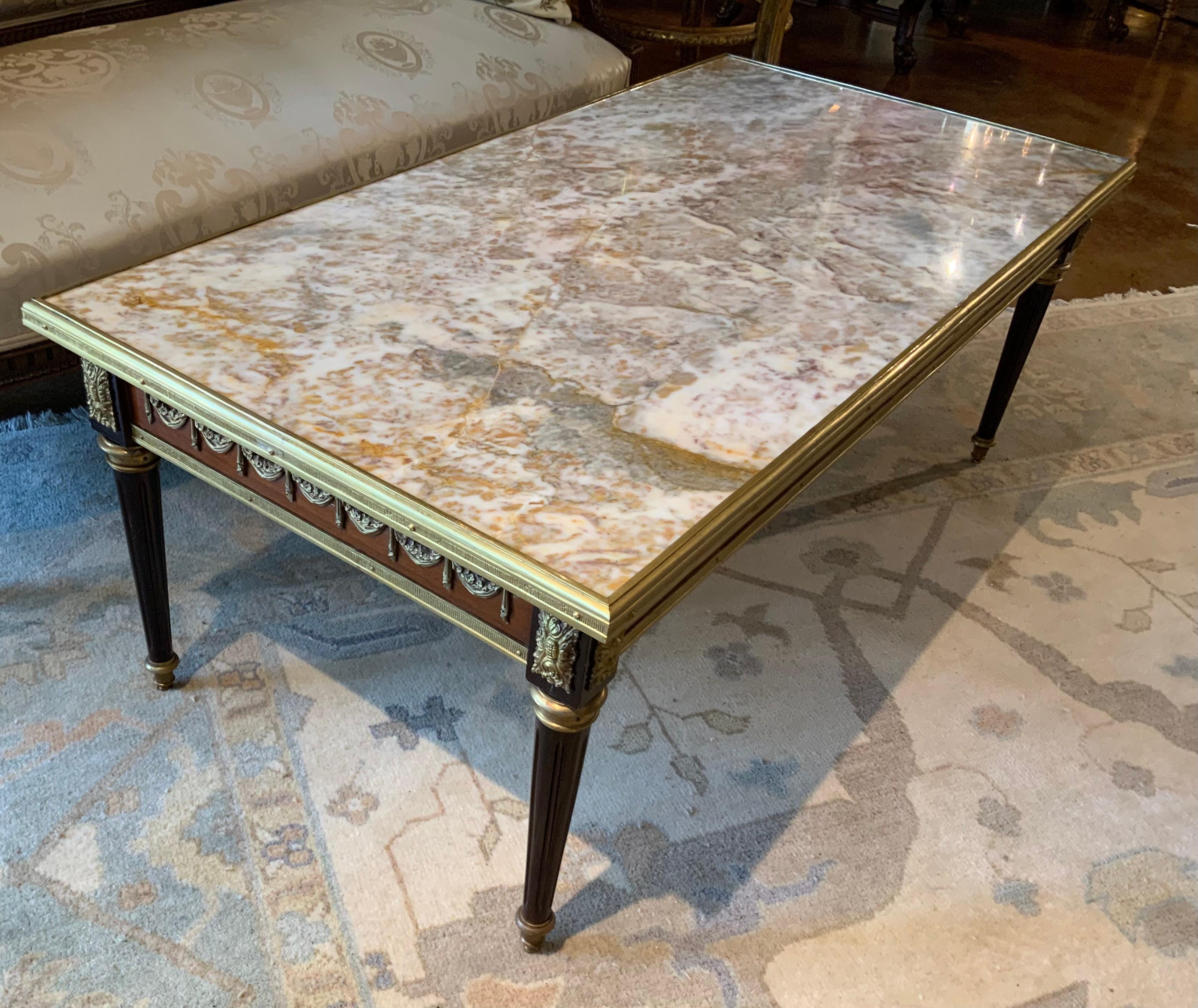 Louis XVI-Style coffee table with marble top and ormolu mounts In Excellent Condition For Sale In Houston, TX
