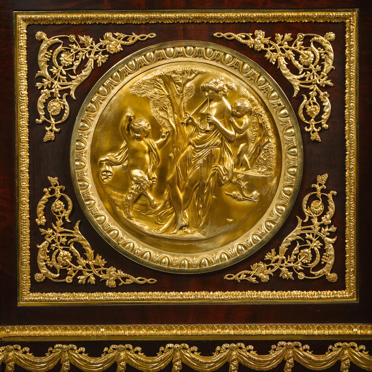 Kommode im Louis-XVI-Stil, nach dem Modell von Joseph und Guillaume Benneman (19. Jahrhundert) im Angebot