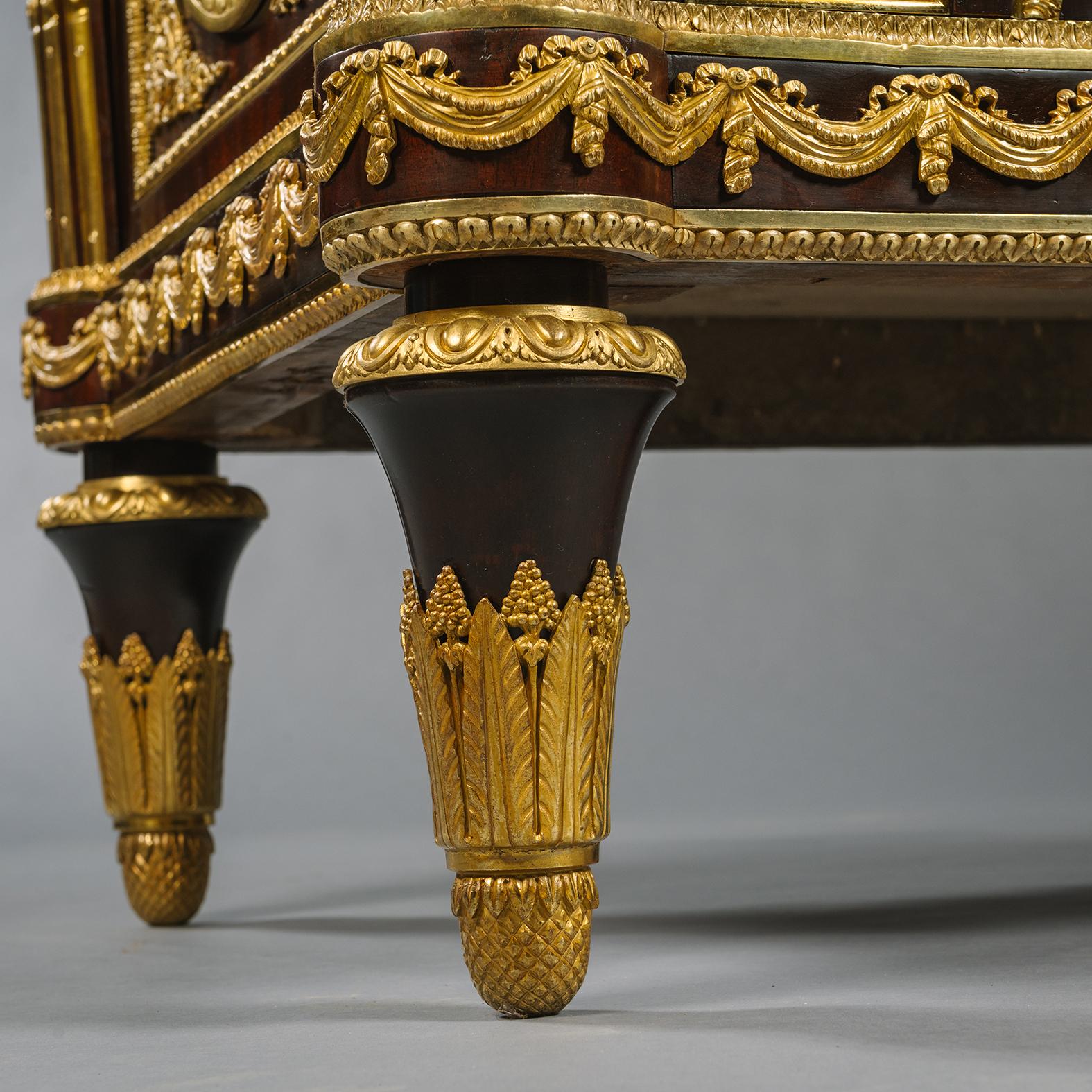 Kommode im Louis-XVI-Stil, nach dem Modell von Joseph und Guillaume Benneman (Goldbronze) im Angebot