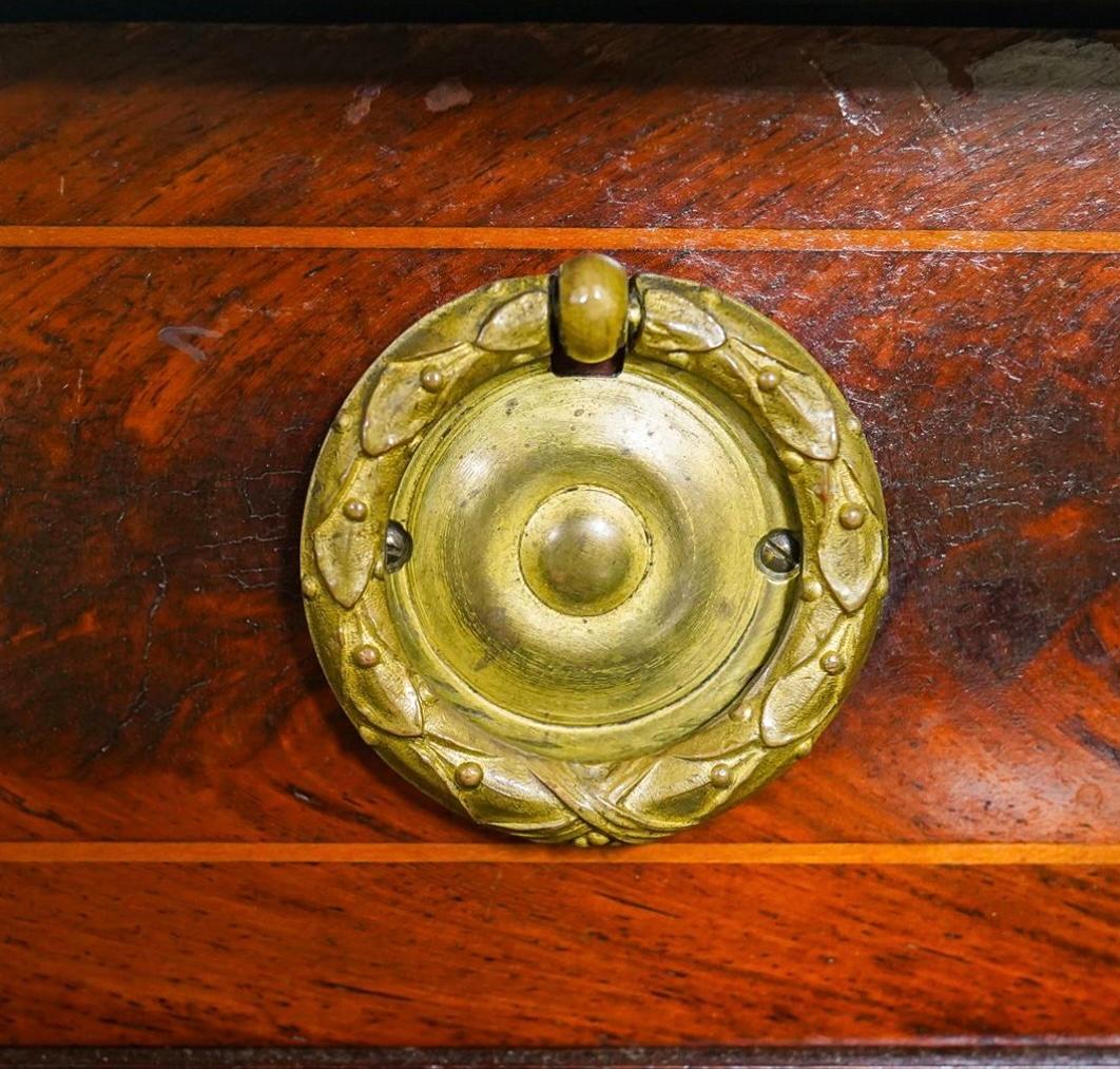 Similoro Commode in stile Luigi XVI in bronzo ormolato, Wood e piano in marmo in vendita