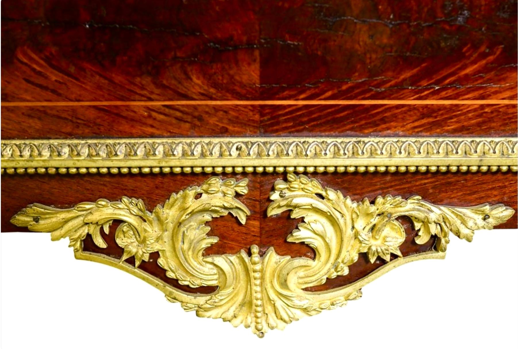 Commode in stile Luigi XVI in bronzo ormolato, Wood e piano in marmo in vendita 2