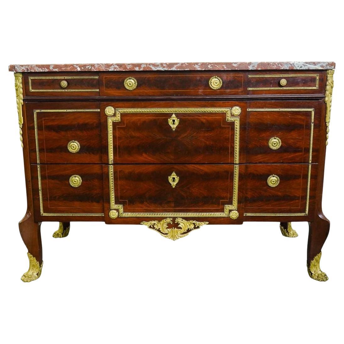 Commode de style Louis XVI en bronze doré, bois et marbre