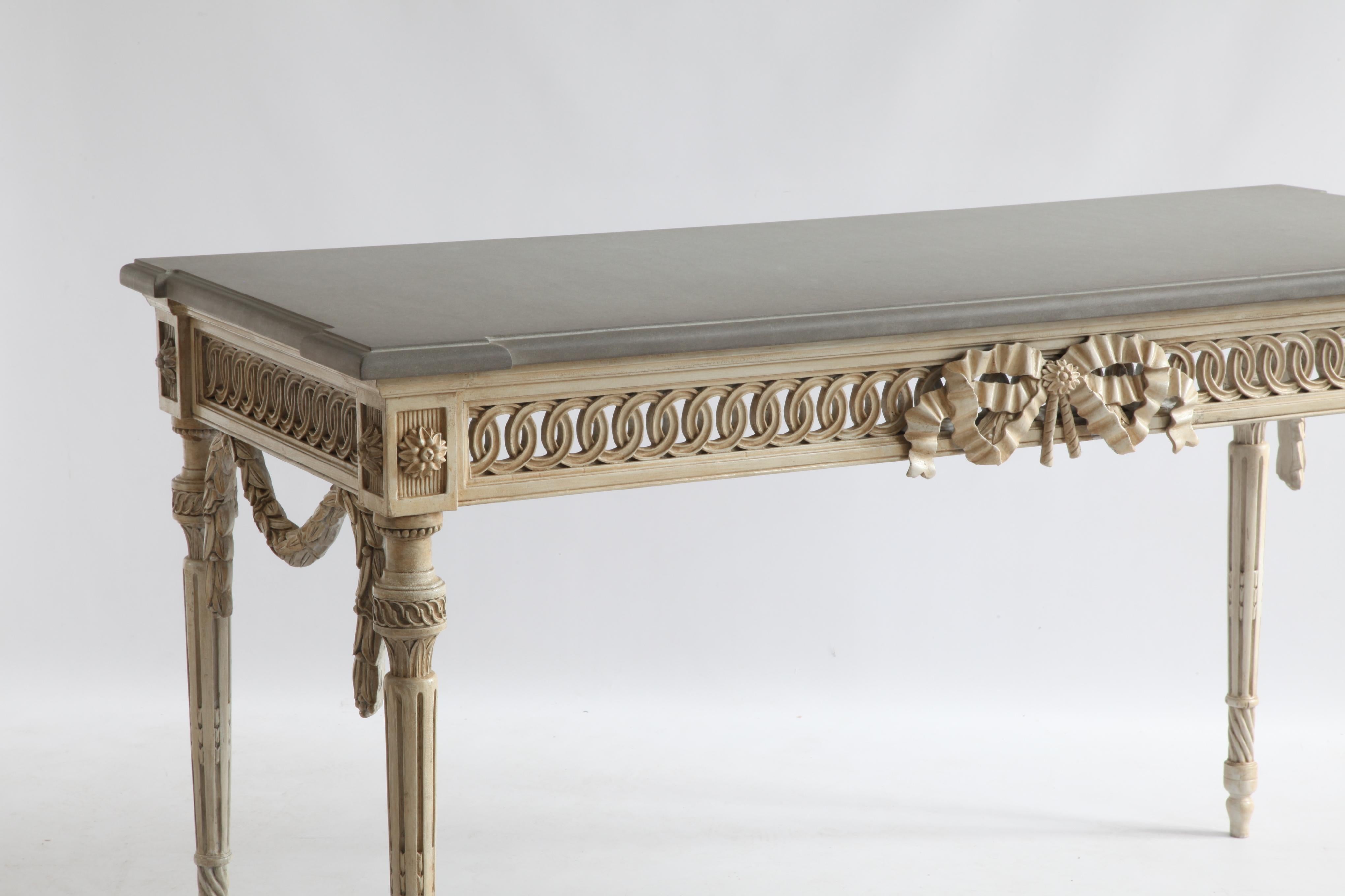 Louis XVI Style Console Table Hand Carved in Wood and Finished in French Grey In Good Condition For Sale In London, Park Royal