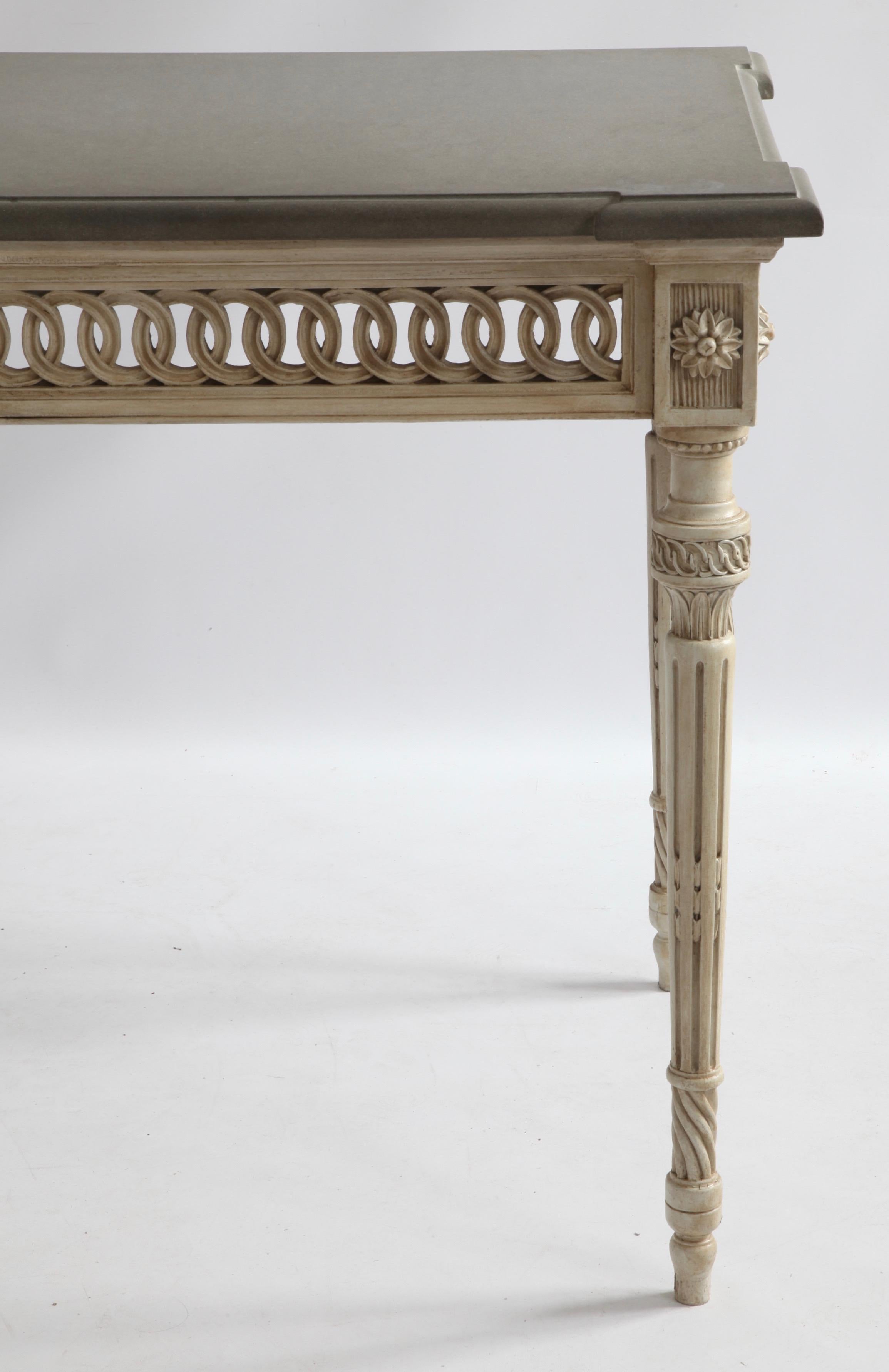 Konsolentisch im Louis-XVI.-Stil, handgeschnitzt aus Holz und lackiert in französischem Grau 2