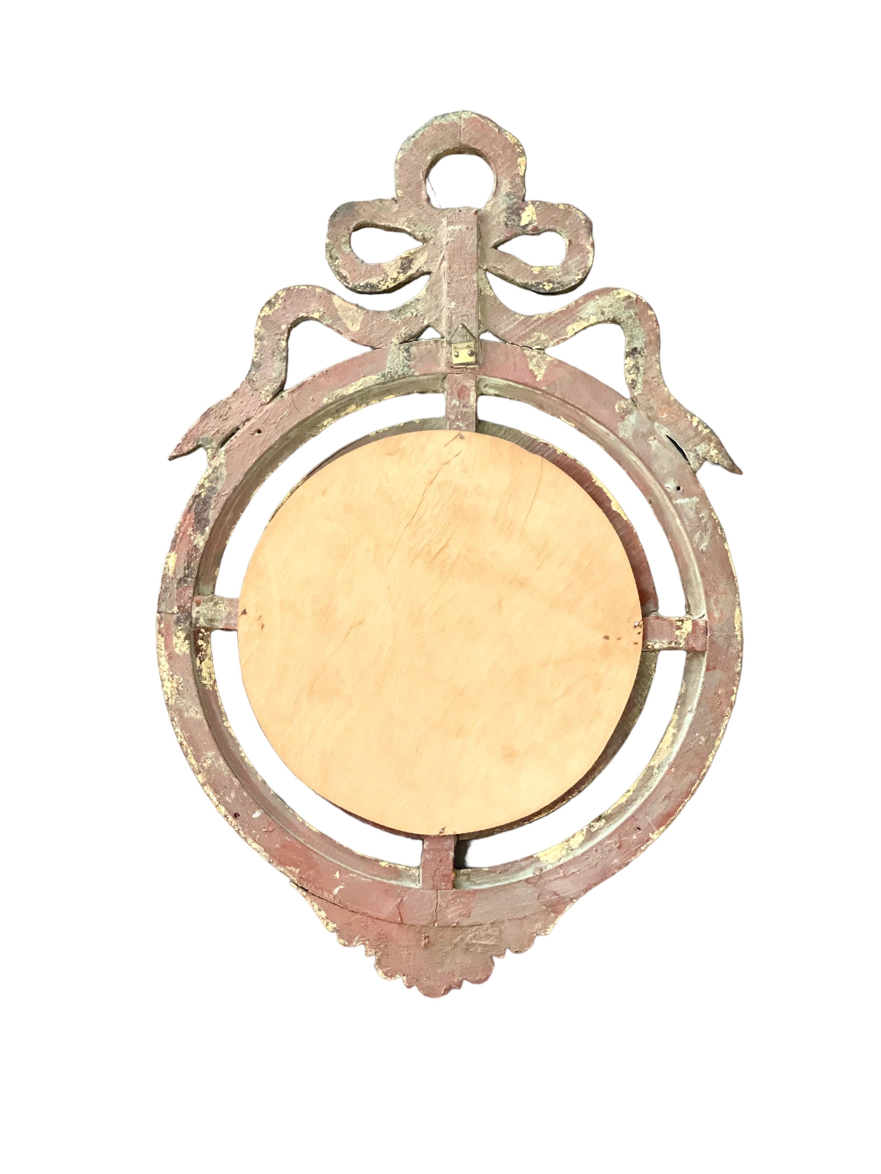 1900s Louis XVI Giltwood Convex Mirror In Good Condition For Sale In LA CIOTAT, FR