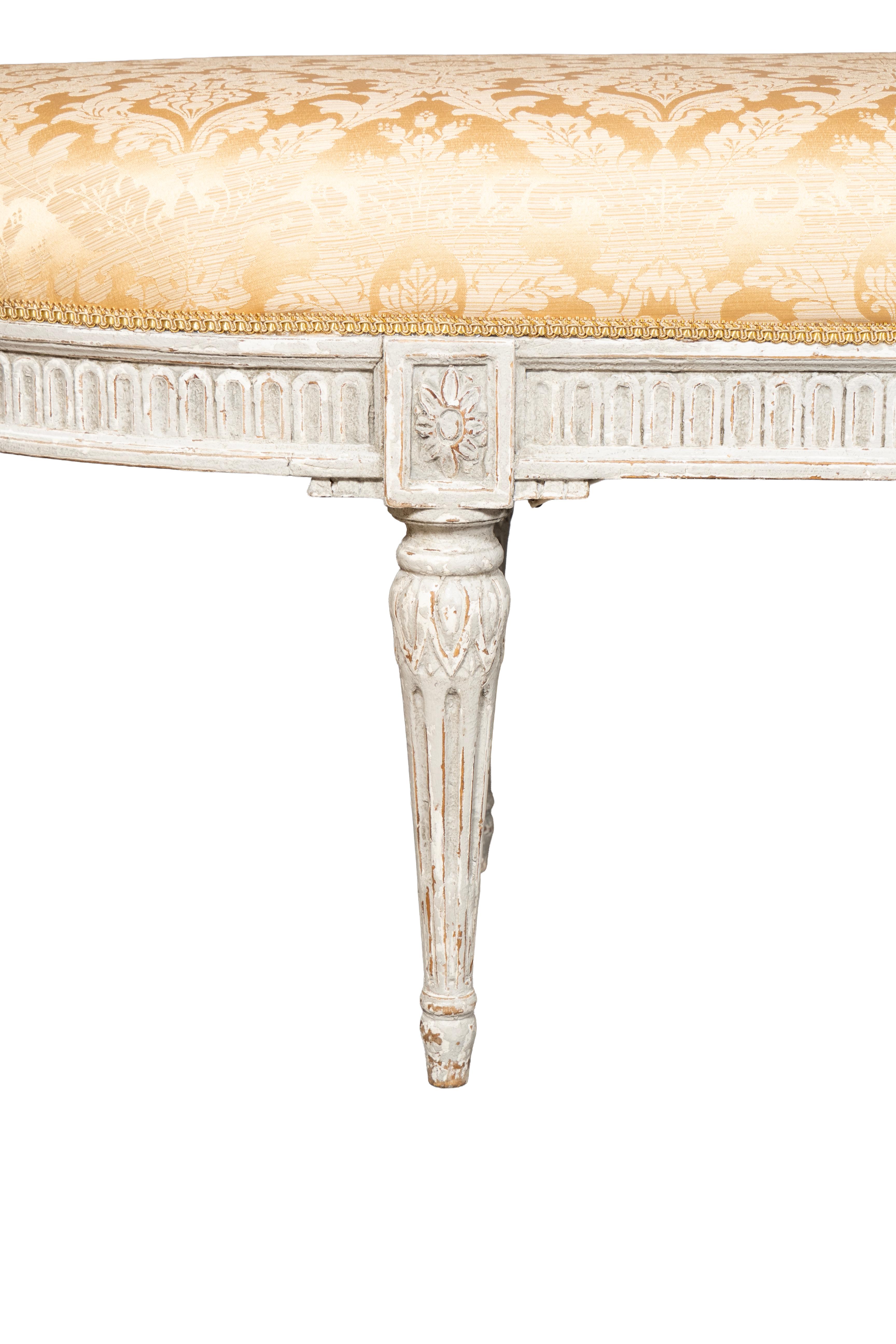 Panchina dipinta a crema in stile Luigi XVI in vendita 4