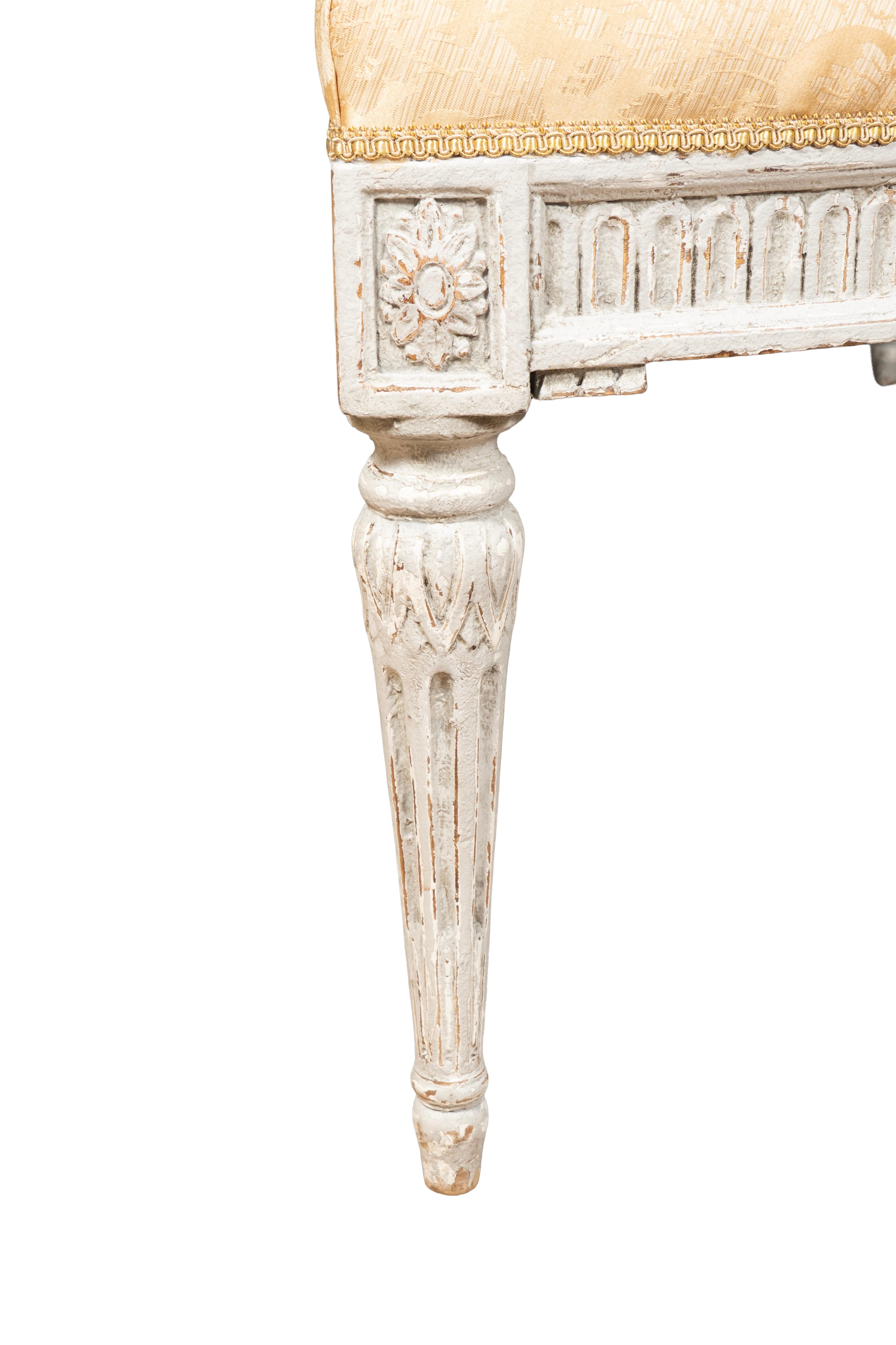 Panchina dipinta a crema in stile Luigi XVI in vendita 5