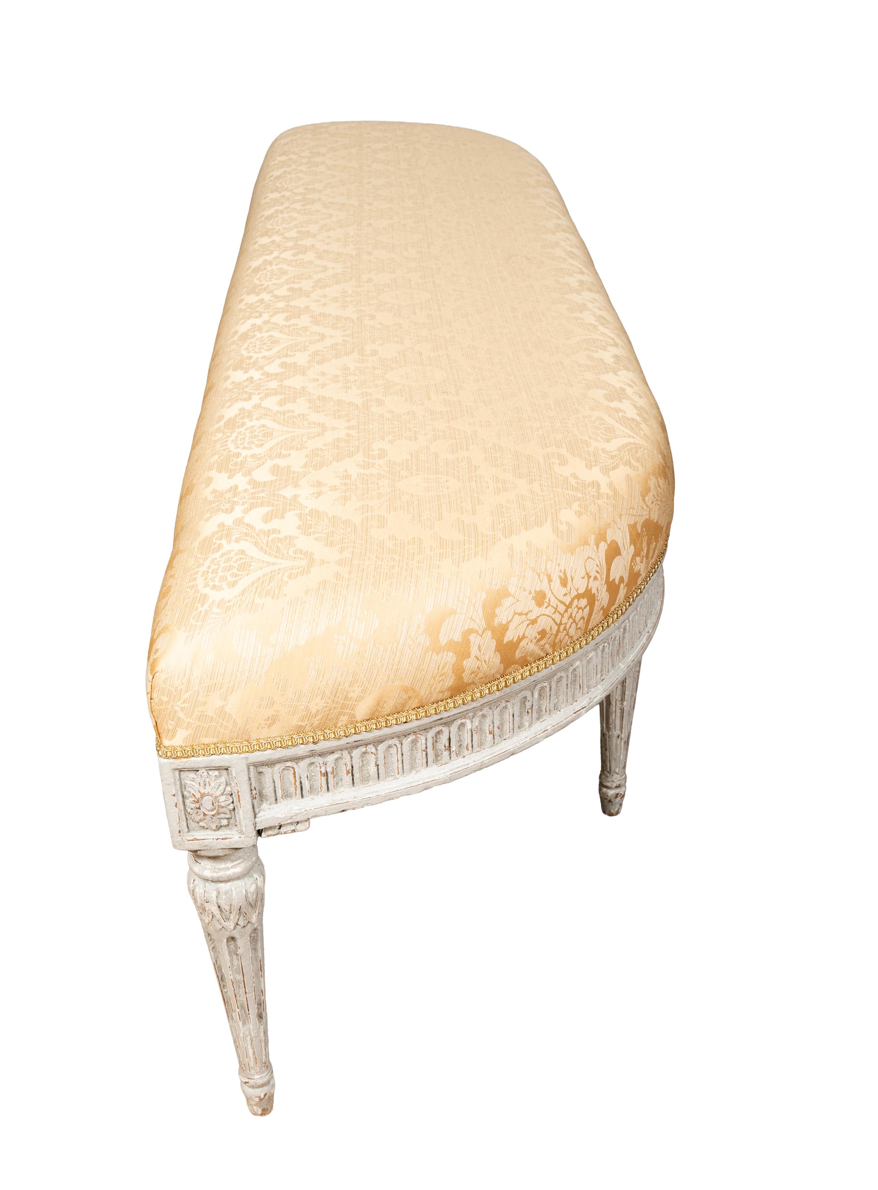 Panchina dipinta a crema in stile Luigi XVI In condizioni buone in vendita a Essex, MA