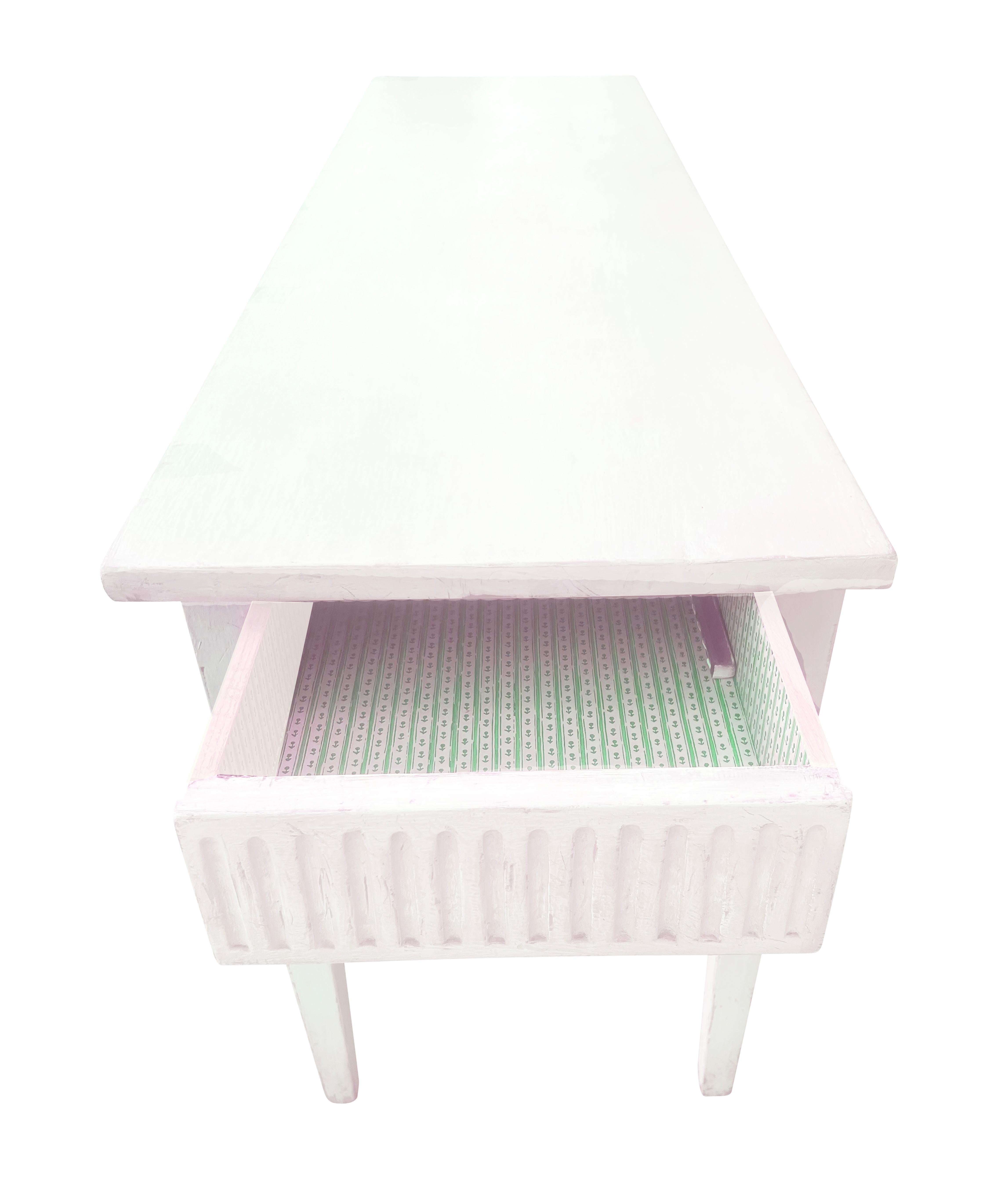 Table peinte en crème de style Louis XVI par Don Ruseau en vente 5