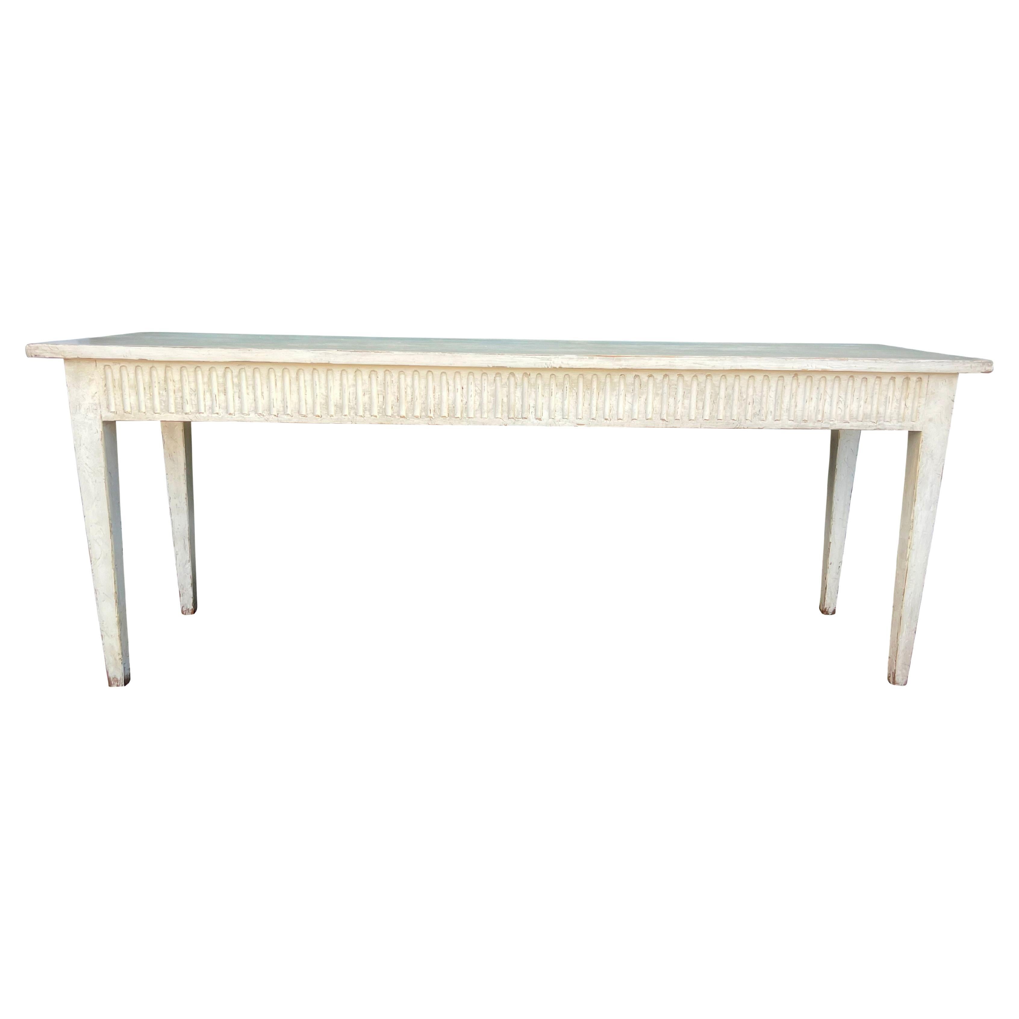 Table peinte en crème de style Louis XVI par Don Ruseau en vente