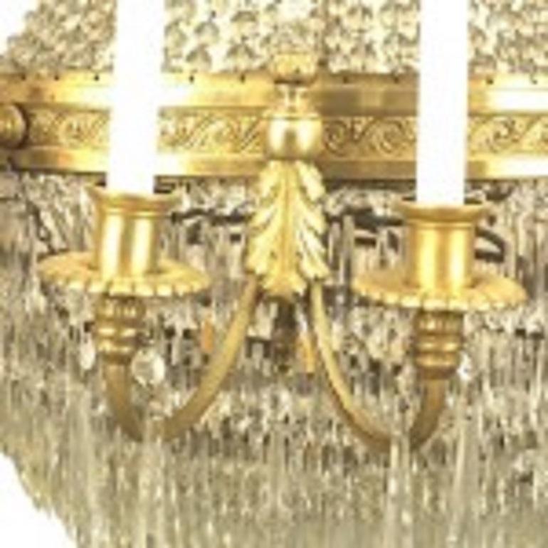 Cristallo Lampadario in cristallo e bronzo in stile Luigi XVI in vendita