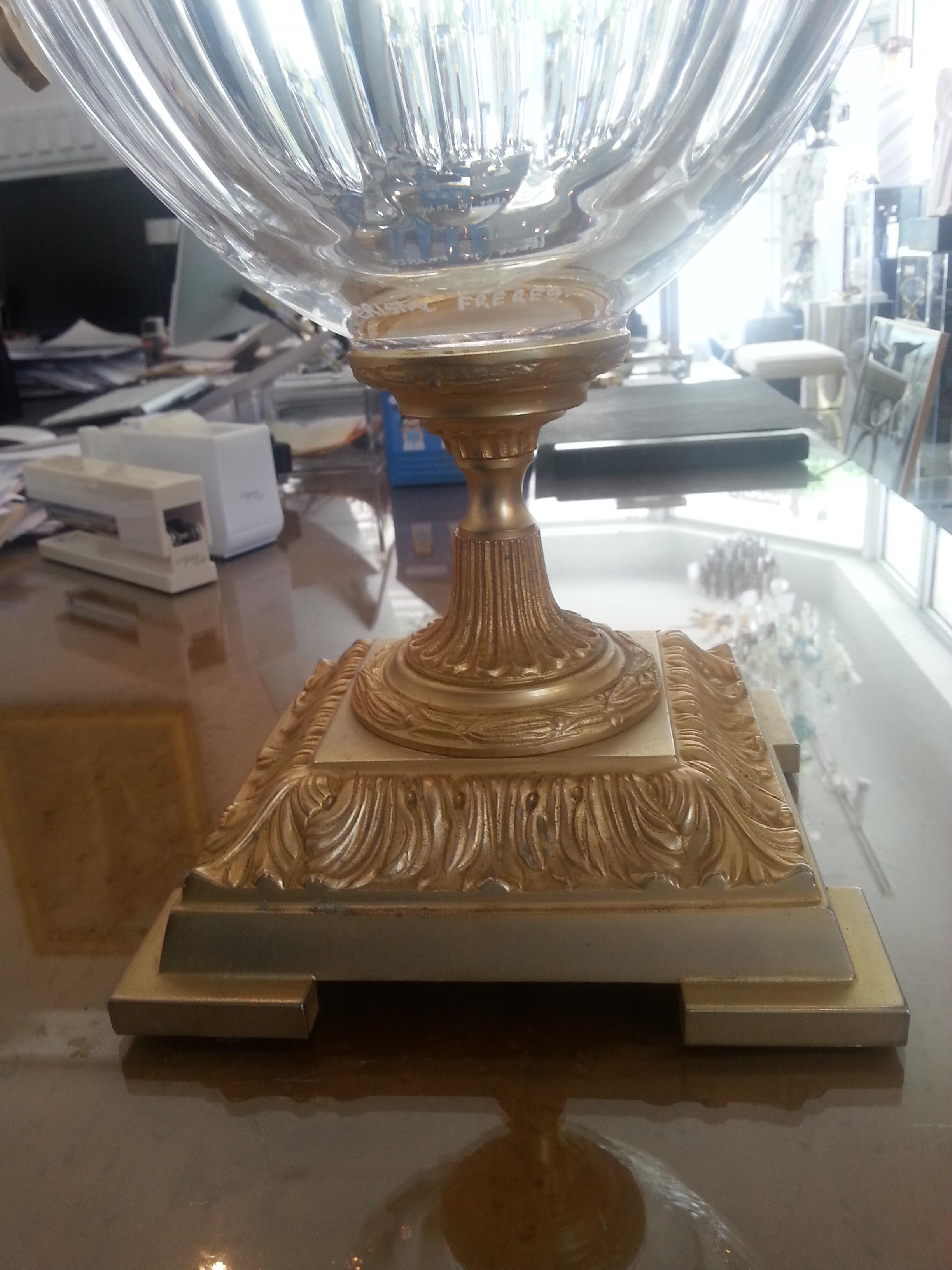 Vase de style Louis XVI en cristal et bronze par Martin Benito  en vente 10