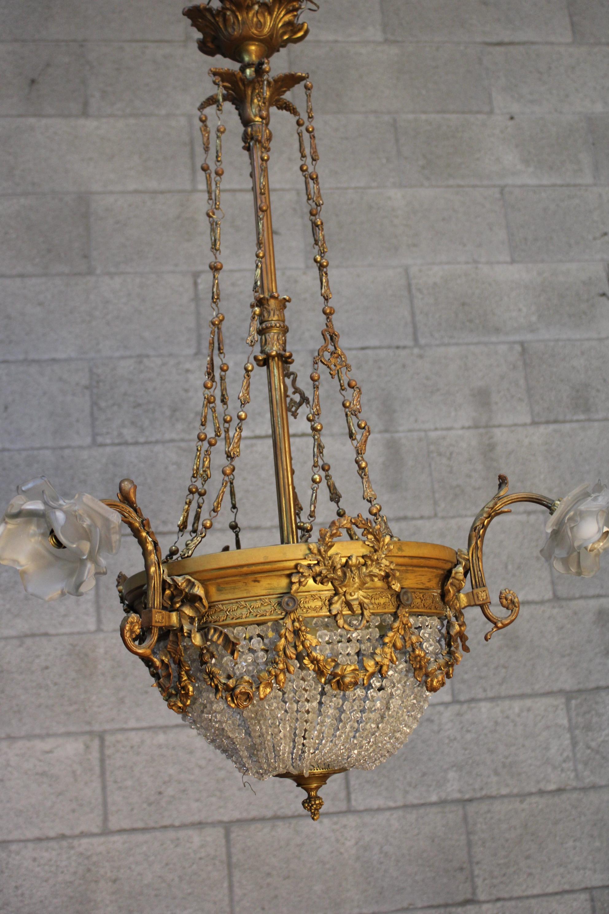 Louis XVI Style Crystal Giltbronze Chandelier In Good Condition In Torino, IT