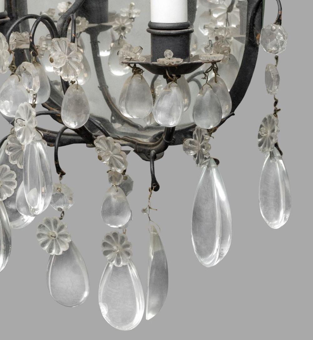 Louis XVI Stil Kristall patiniertes Metall Wandleuchter, 2 (20. Jahrhundert) im Angebot