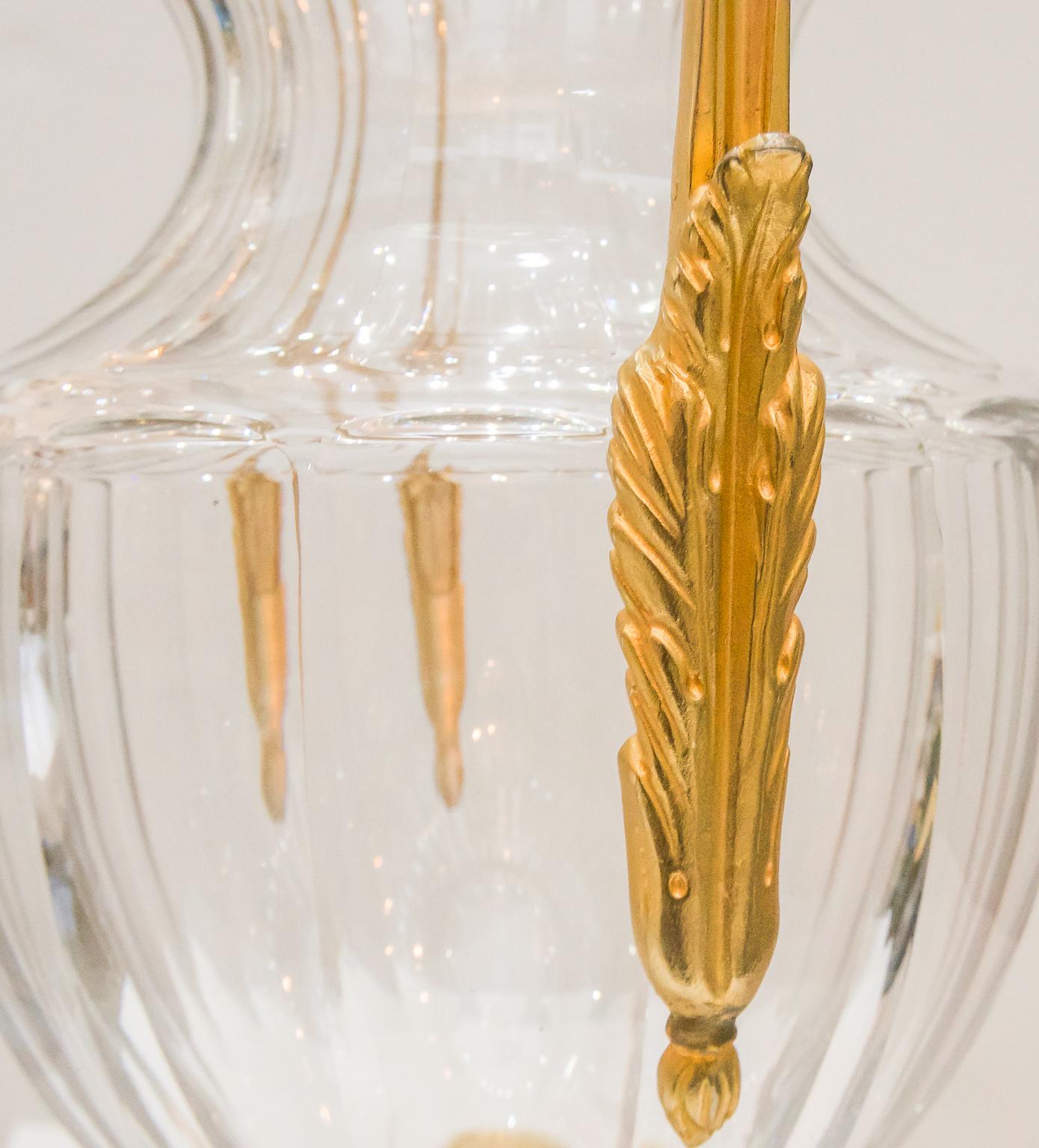 20ième siècle Vase de style Louis XVI en cristal et bronze par Martin Benito  en vente