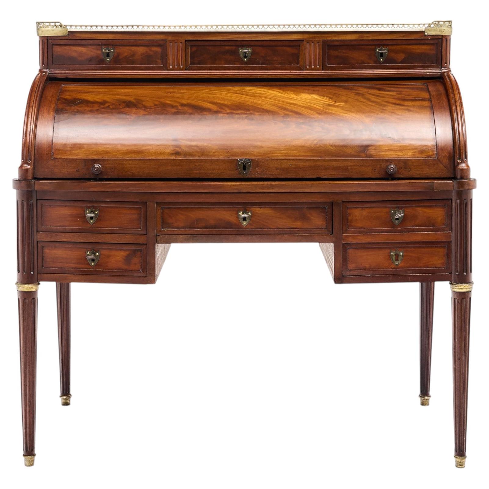 Escritorio cilíndrico estilo Luis XVI, caoba flameada cubana, década de 1890