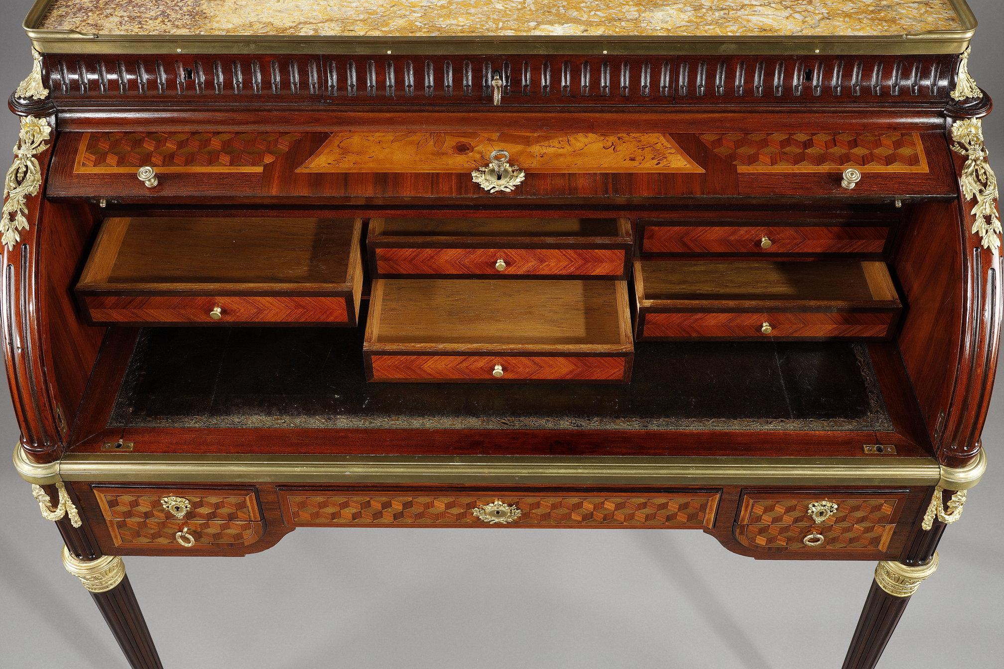 Scrivania a cilindro in stile Luigi XVI in intarsio e bronzi dorati, fine XIX secolo in vendita 8