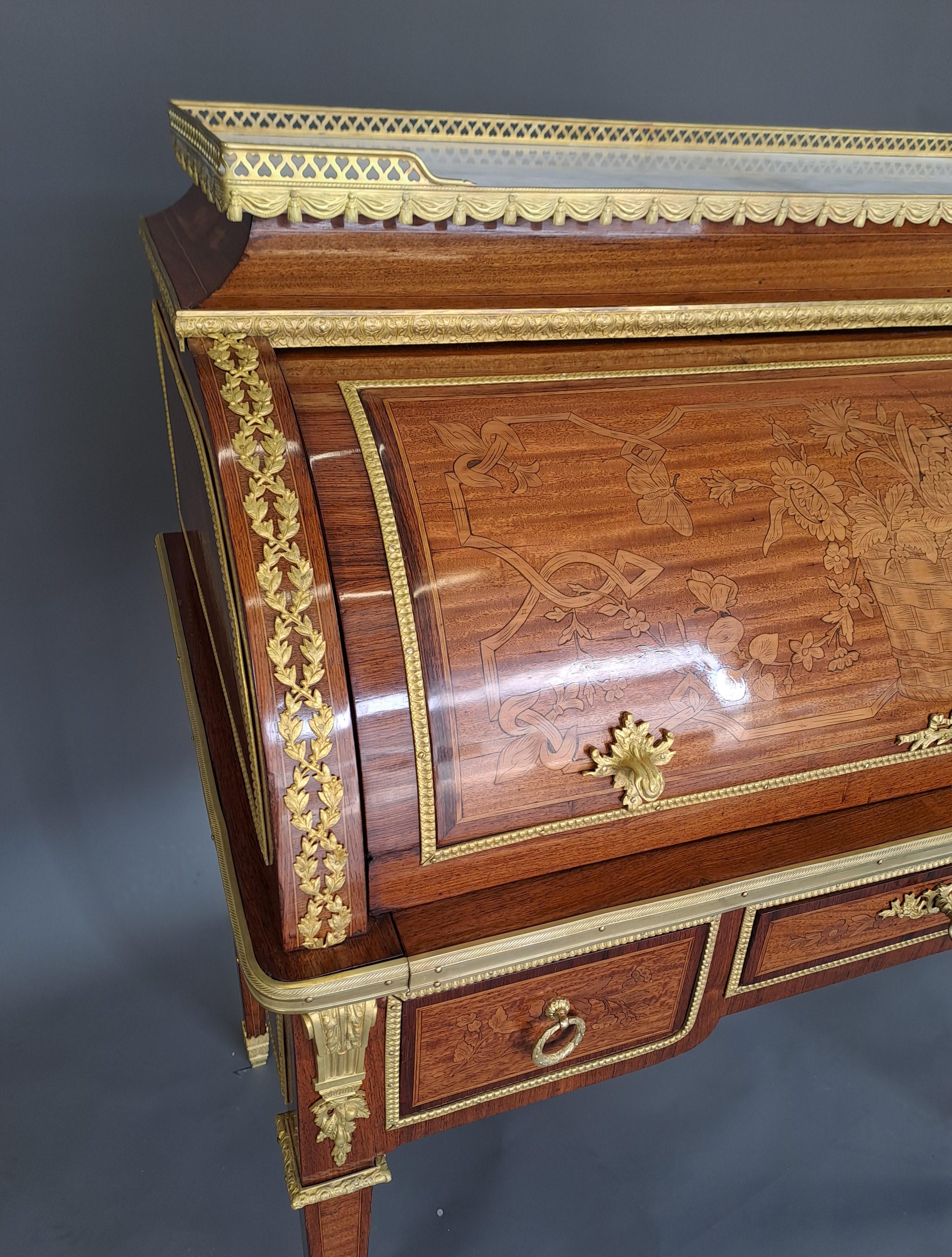 Secretario cilíndrico estilo Luis XVI en marquetería y bronce dorado en Bueno estado para la venta en BARSAC, FR