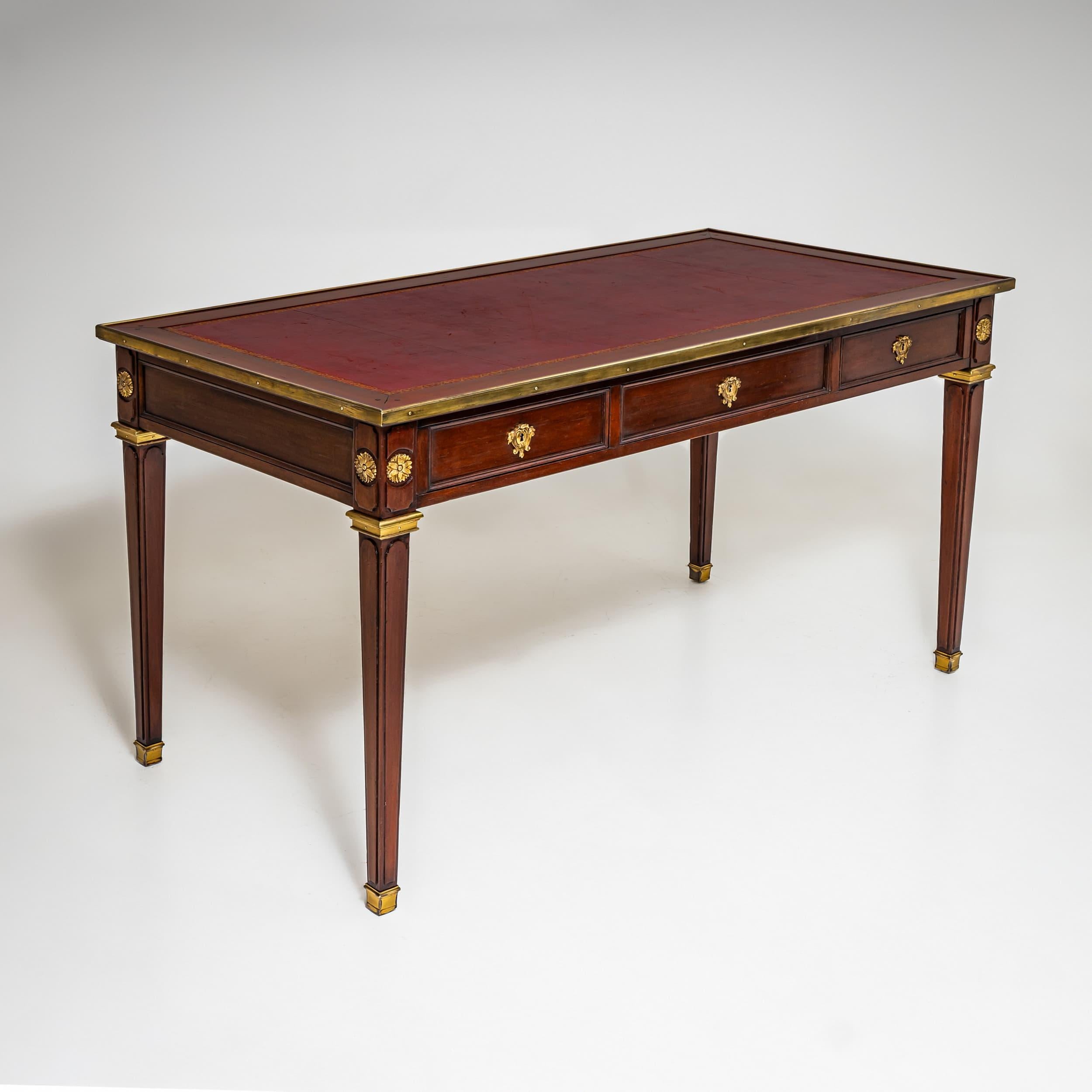 Louis XVI Style Desk, circa 1900 In Good Condition For Sale In Greding, DE