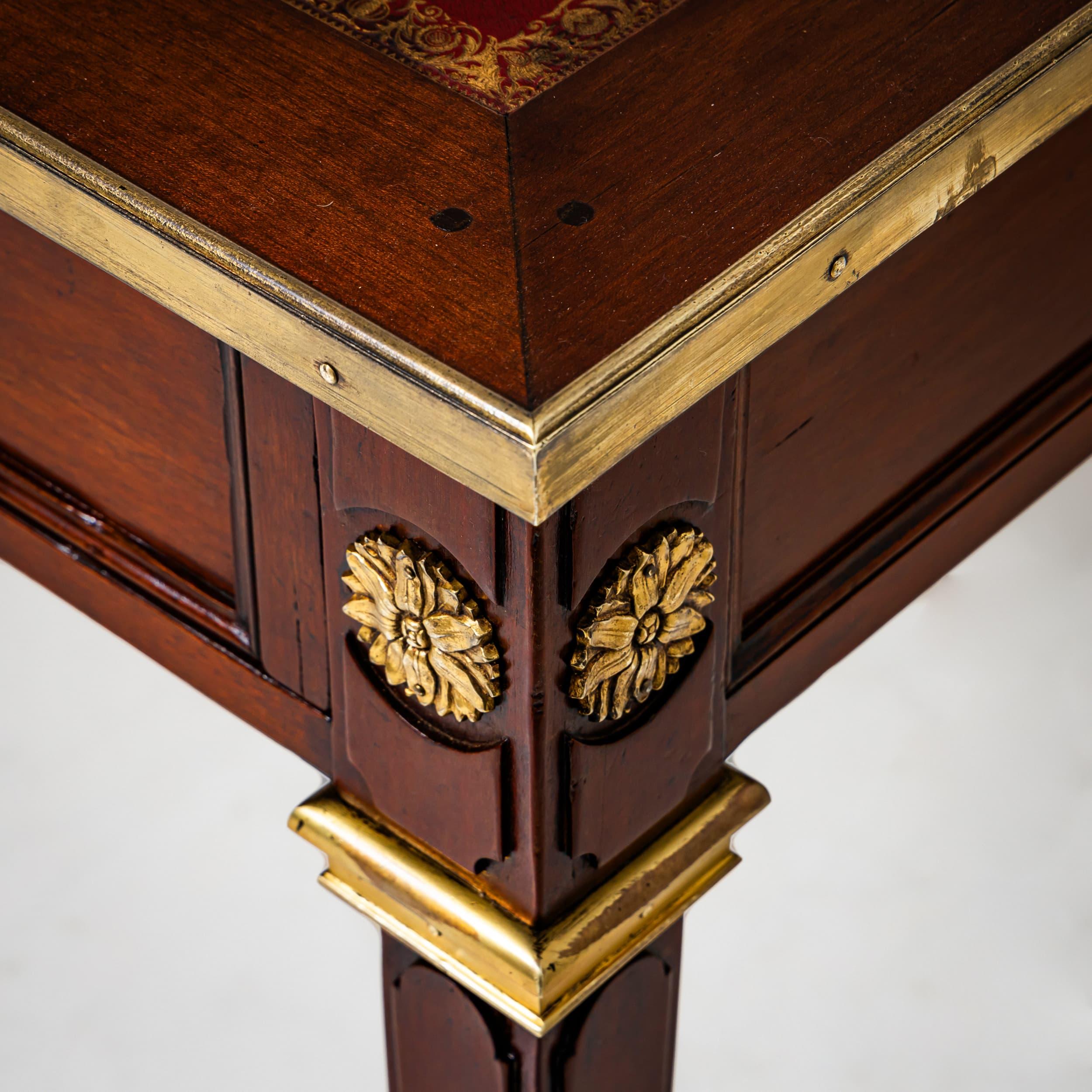 Louis XVI Style Desk, circa 1900 For Sale 1