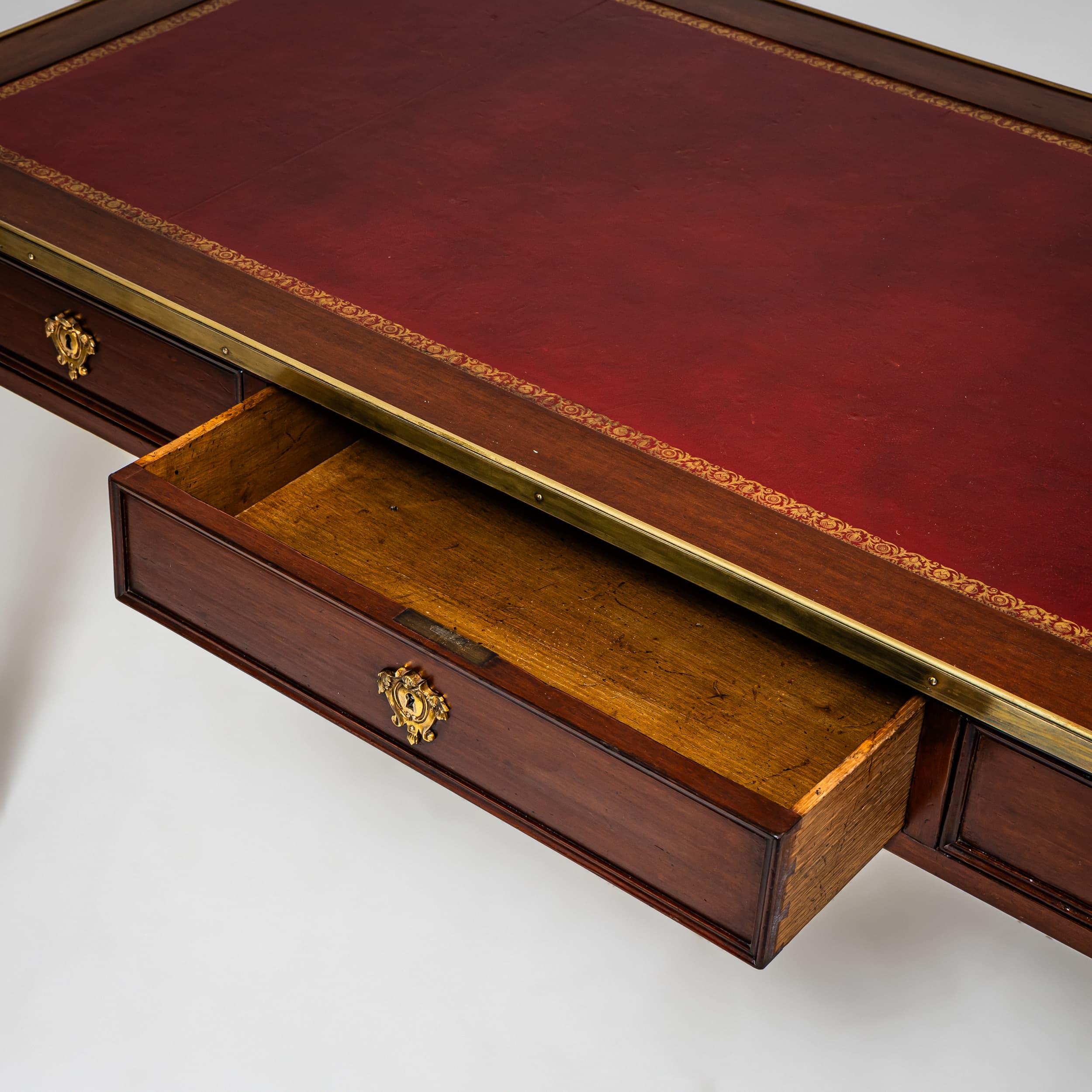 Louis XVI Style Desk, circa 1900 For Sale 2