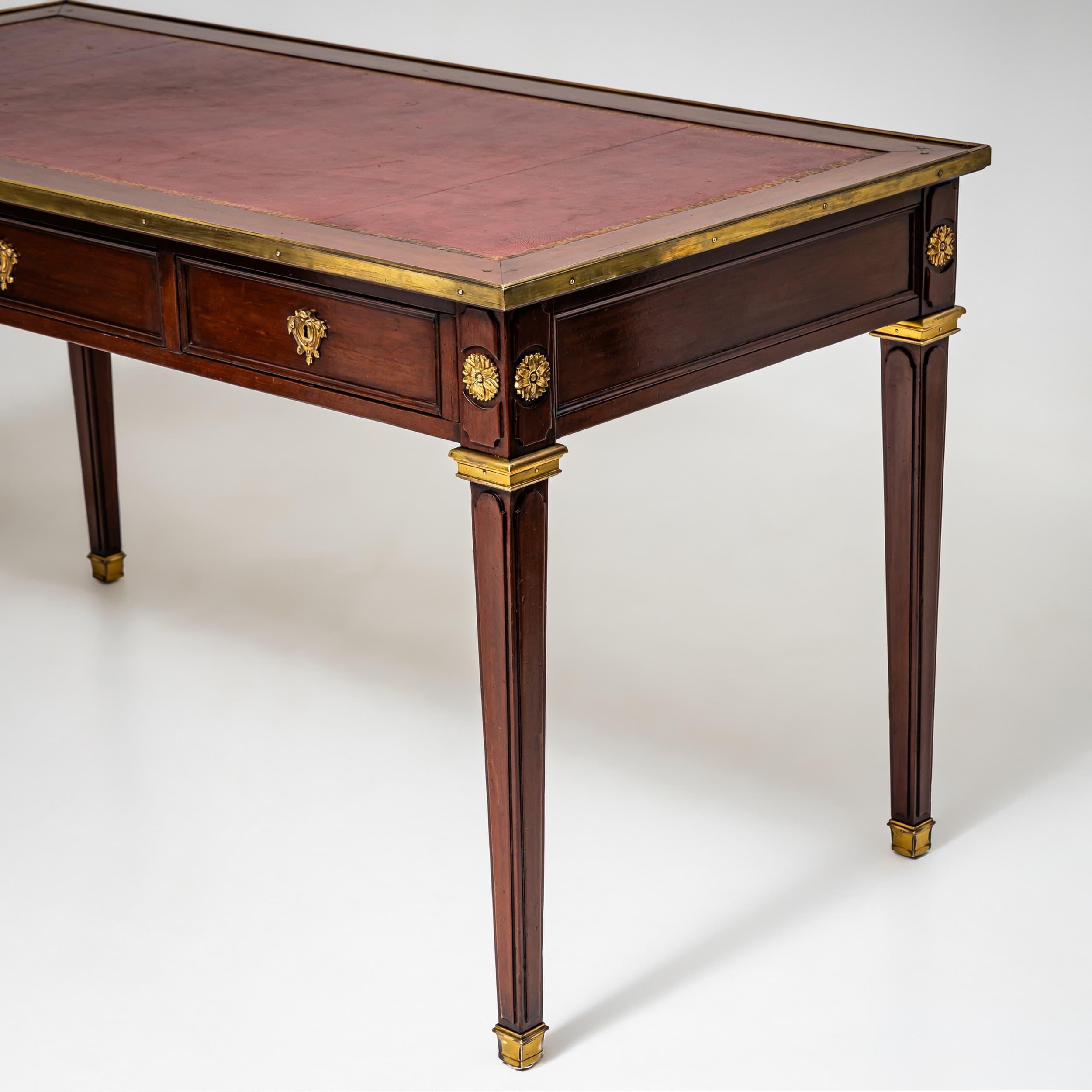Louis XVI Style Desk, circa 1900 For Sale 3
