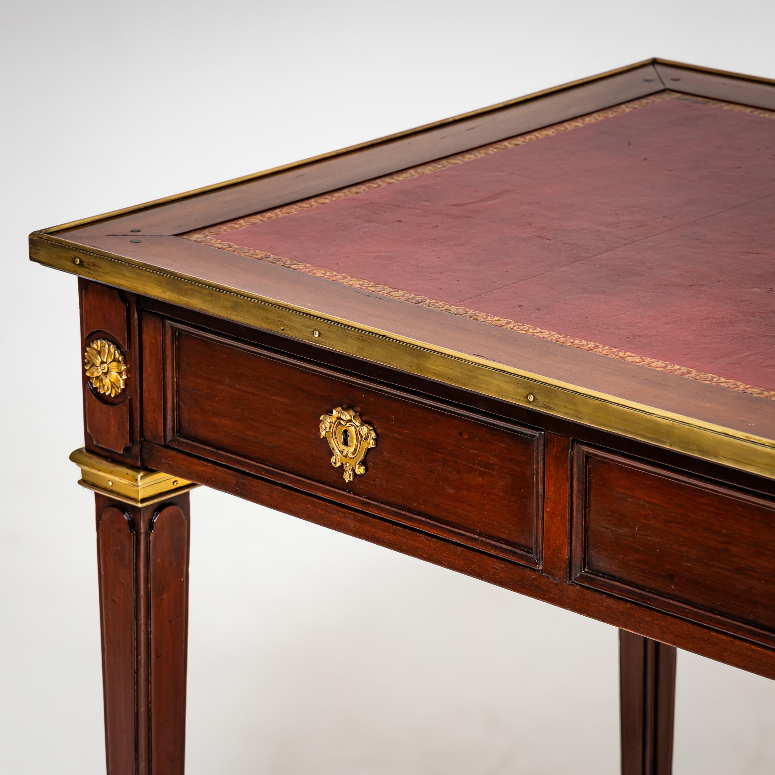 Louis XVI Style Desk, circa 1900 For Sale 4