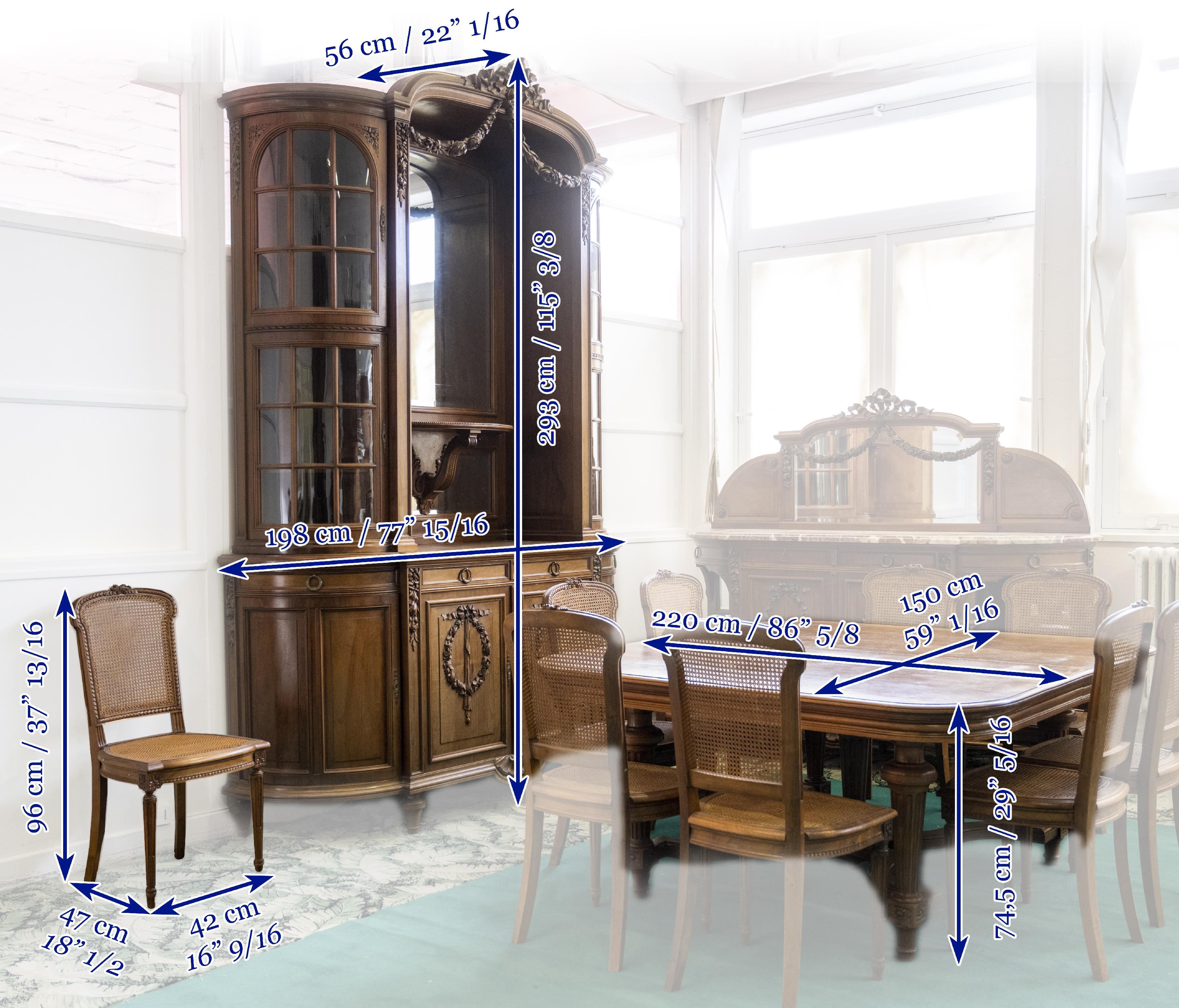 Sala da pranzo in stile Luigi XVI intagliata in legno di noce in vendita 10