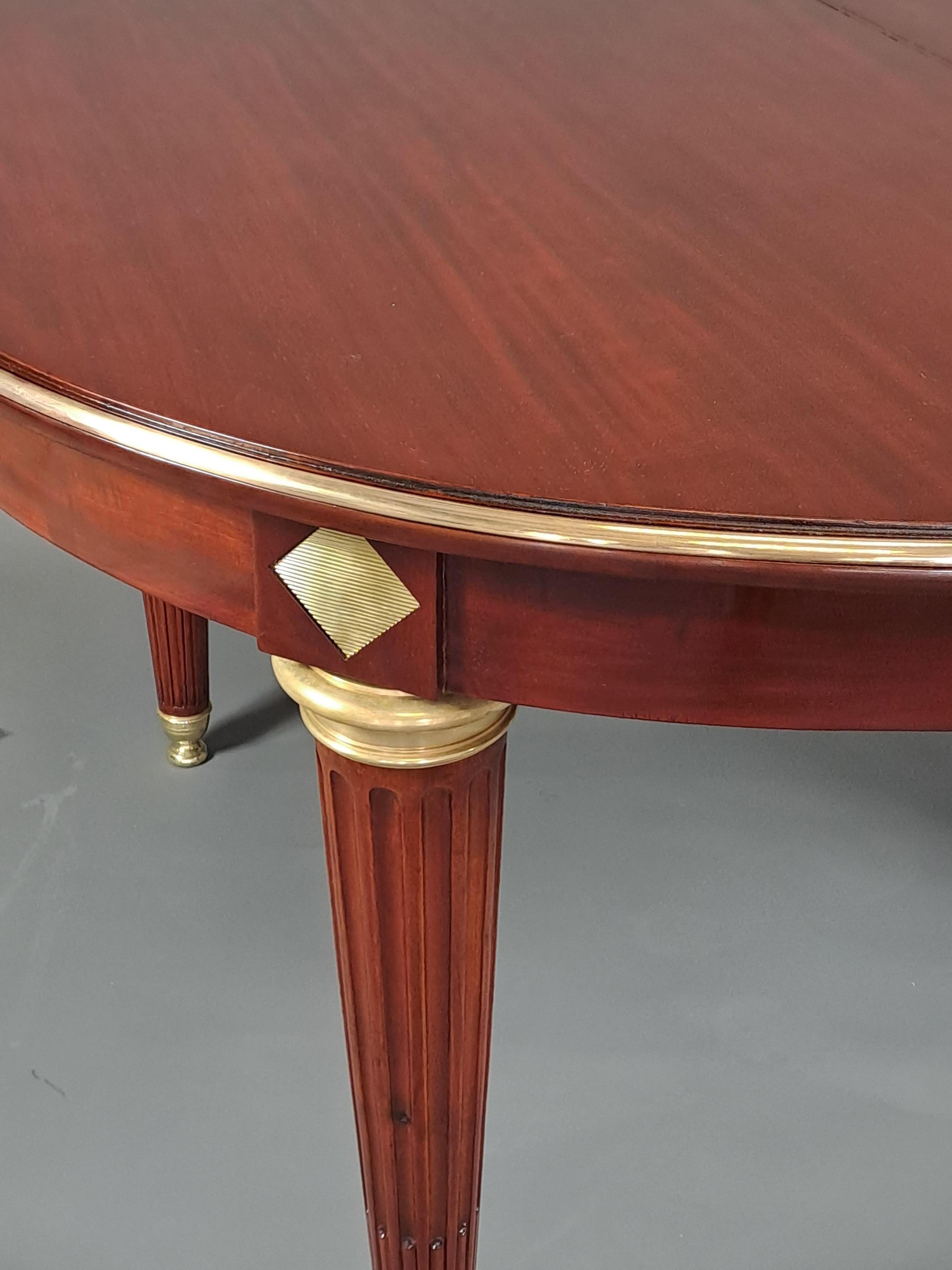 19th Century Louis XVI Style Dining Room Table In Mahogany And Gilt Bronze For Sale
